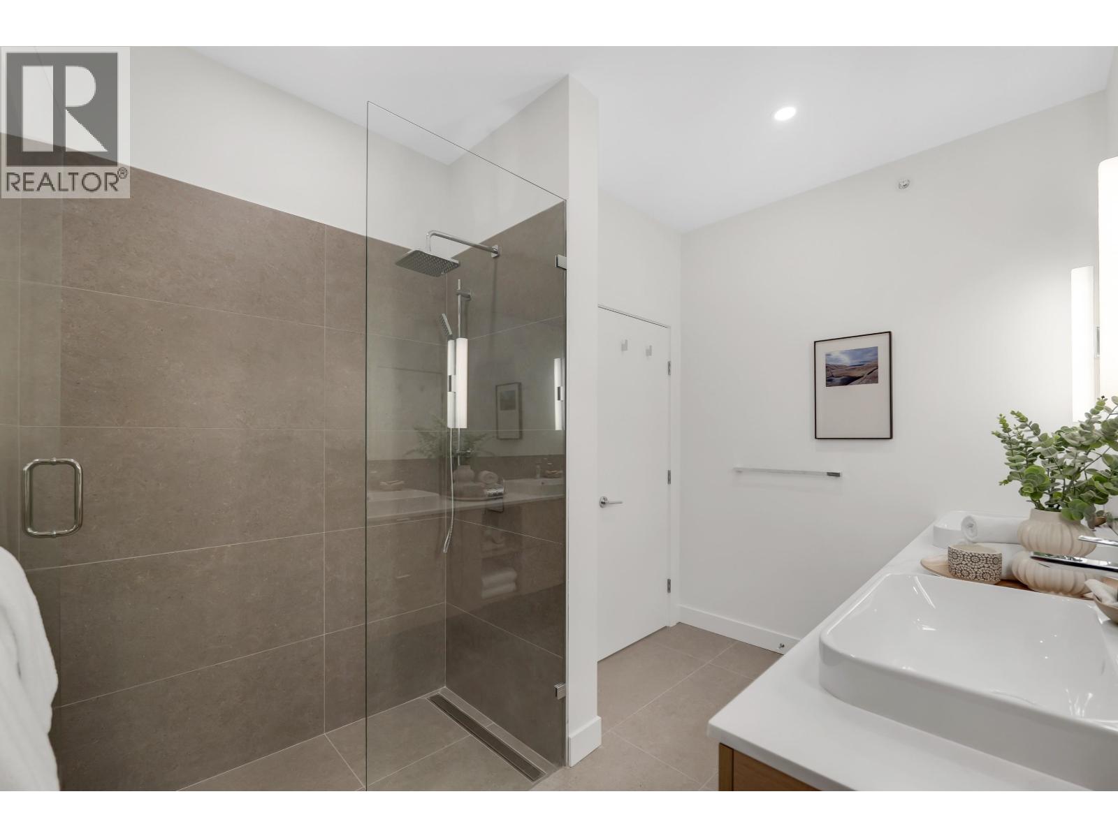 2305 Mamquam Road Property Photo 13