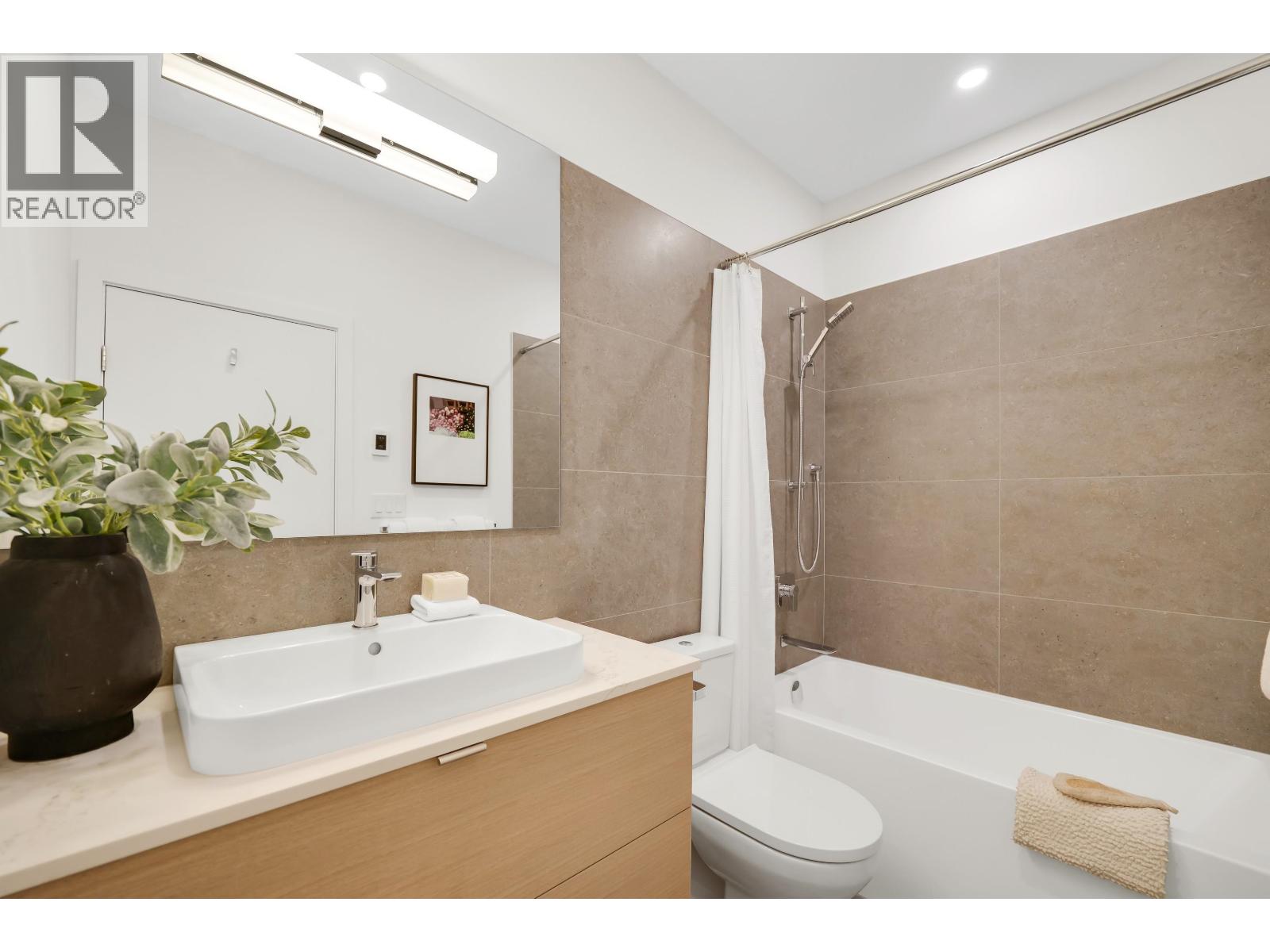 2305 Mamquam Road Property Photo 18
