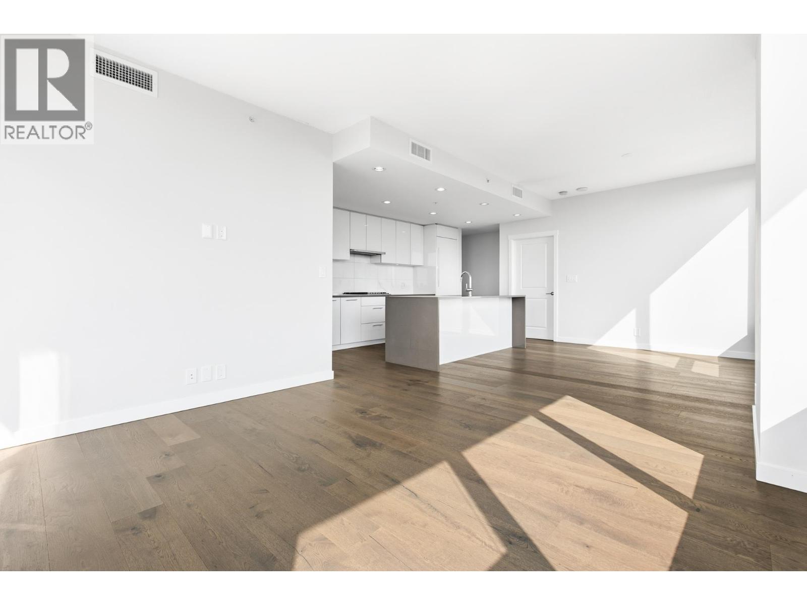 1908 3487 Binning Road Property Photo 7