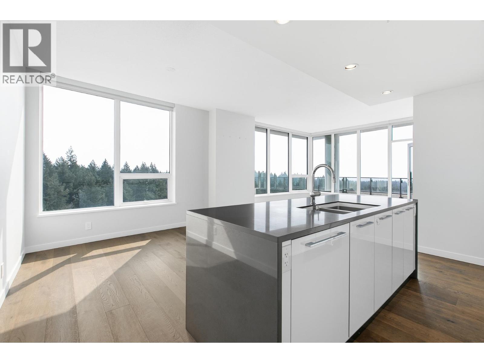 1908 3487 Binning Road Property Photo 12