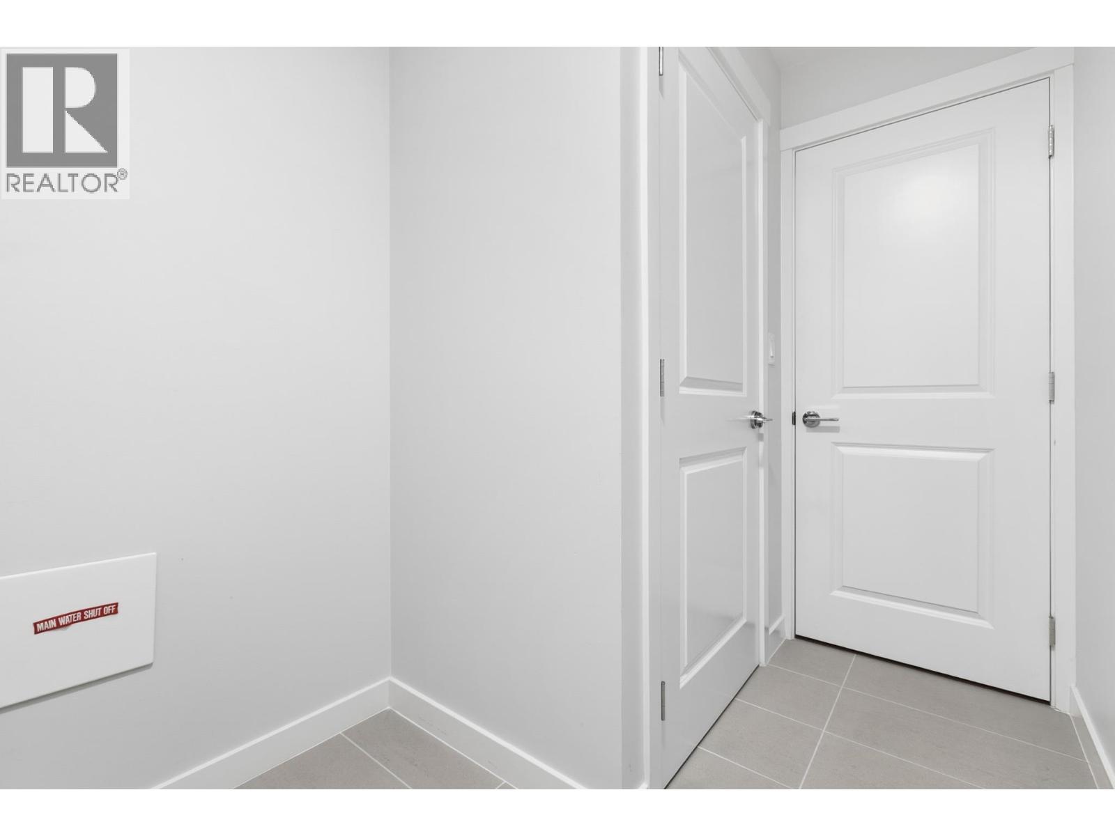 1908 3487 Binning Road Property Photo 20