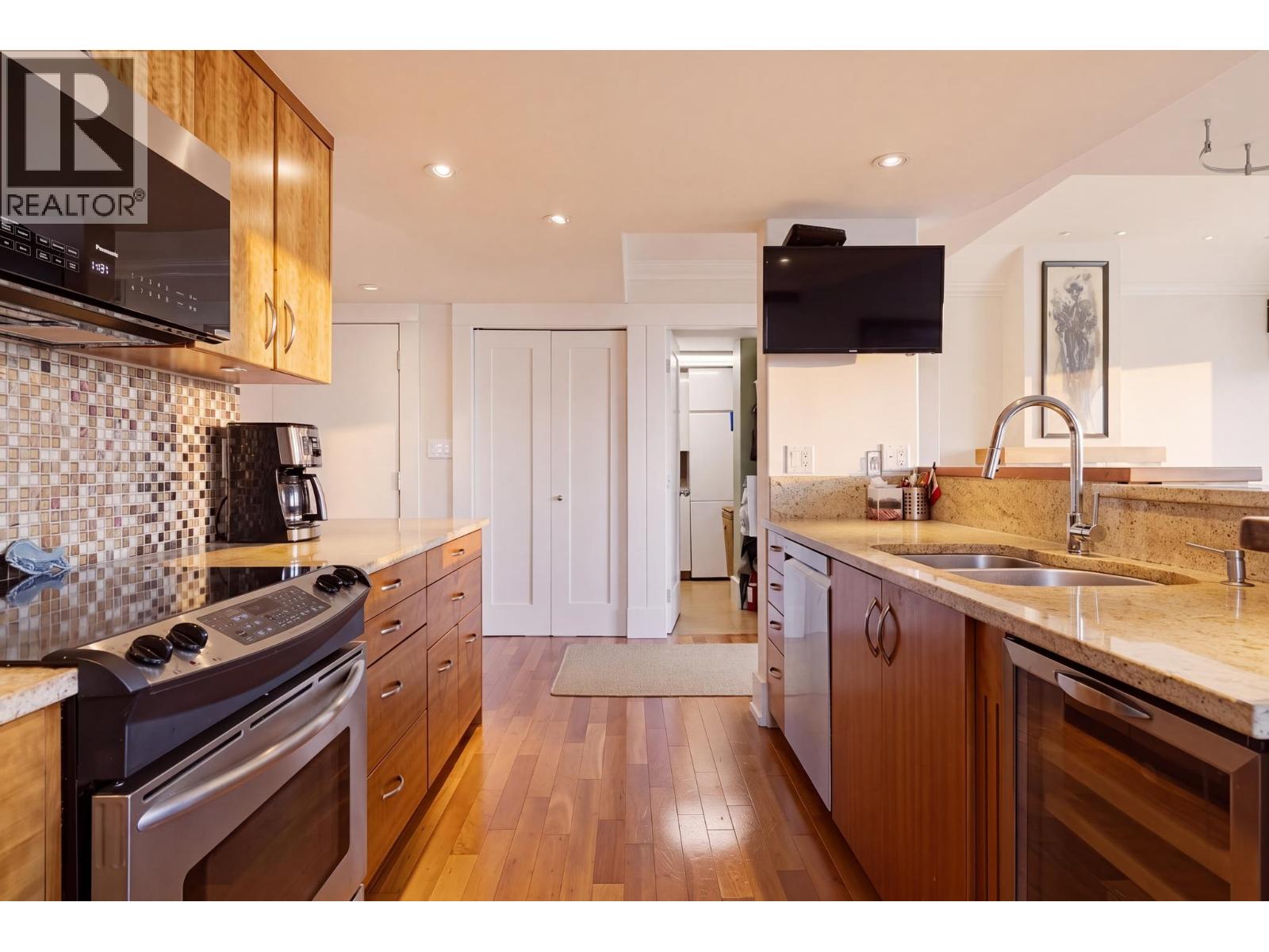 701 1345 Burnaby Street Property Photo 15