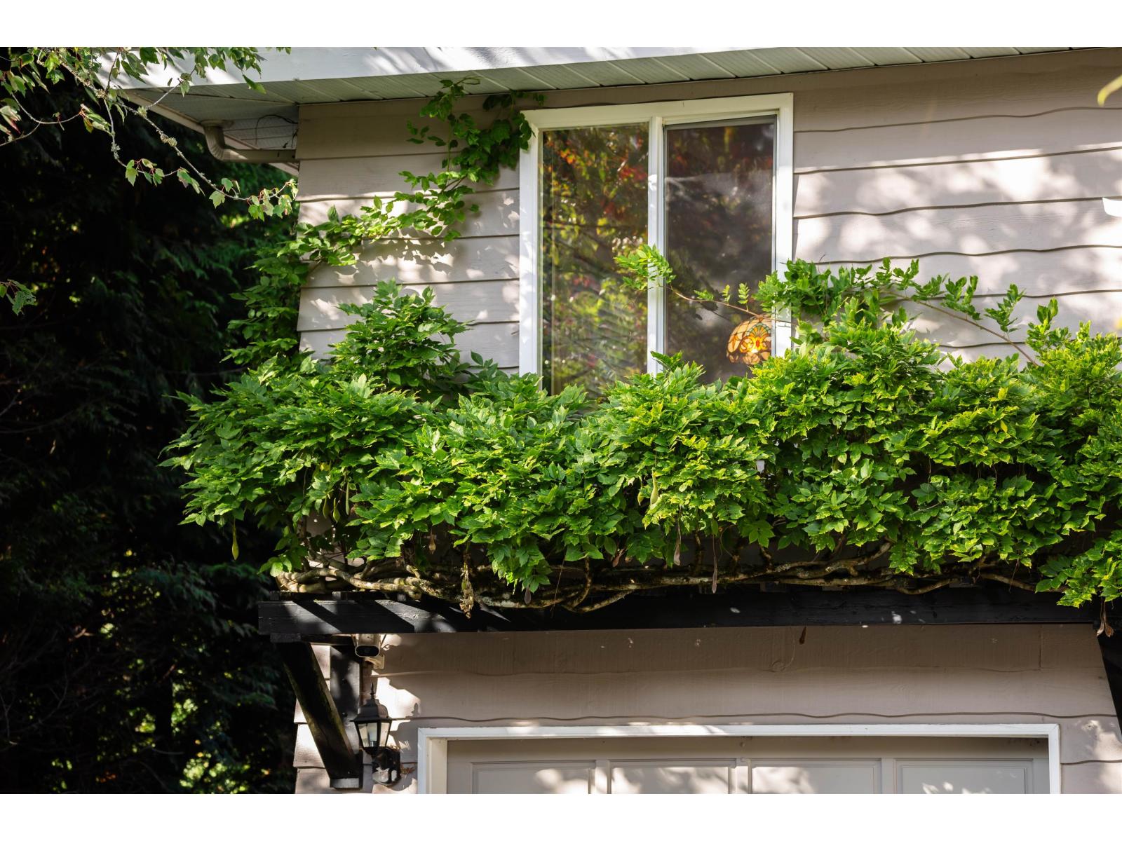 14387 24a Avenue Property Photo 6