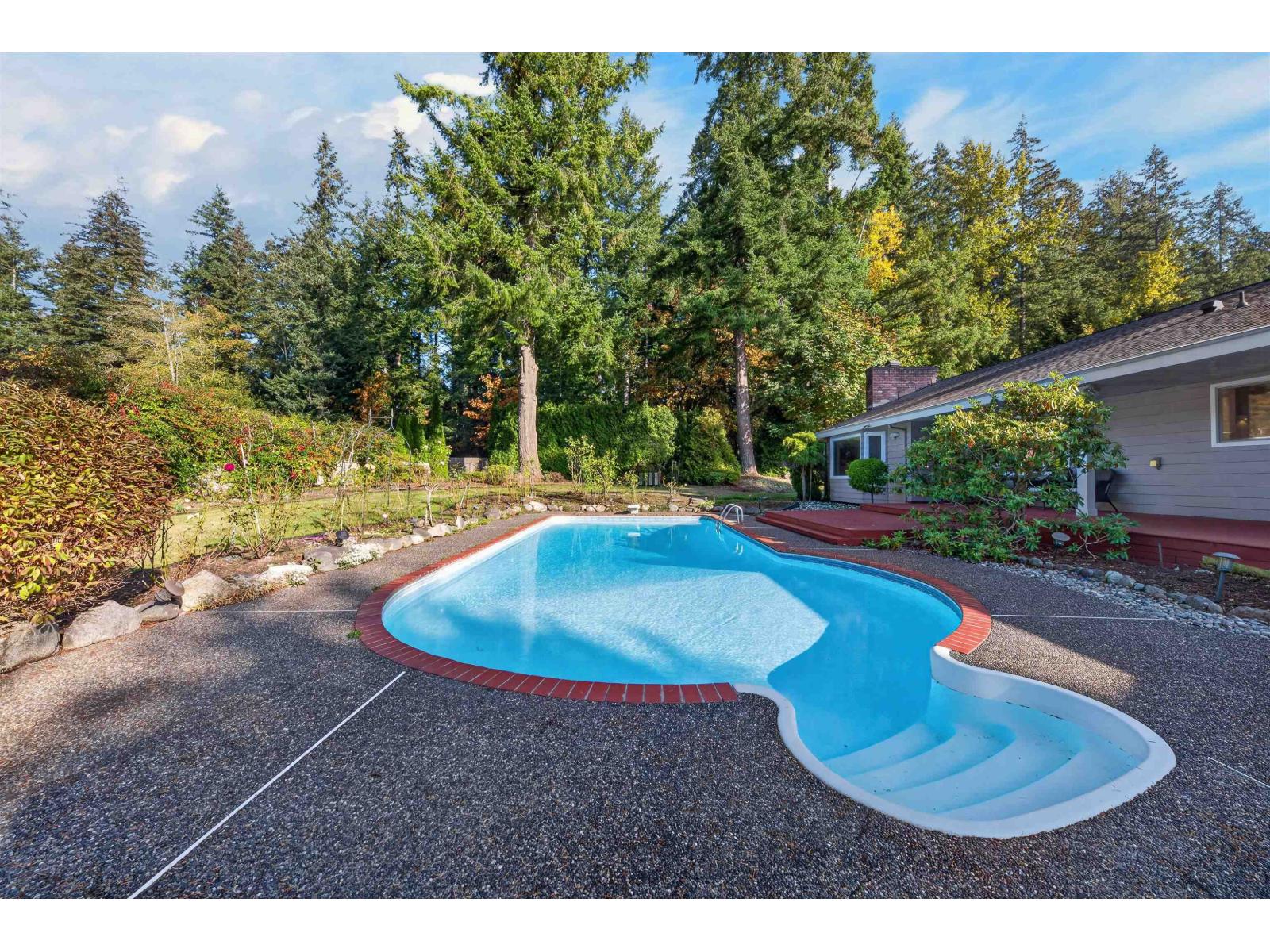 14387 24a Avenue Property Photo 35