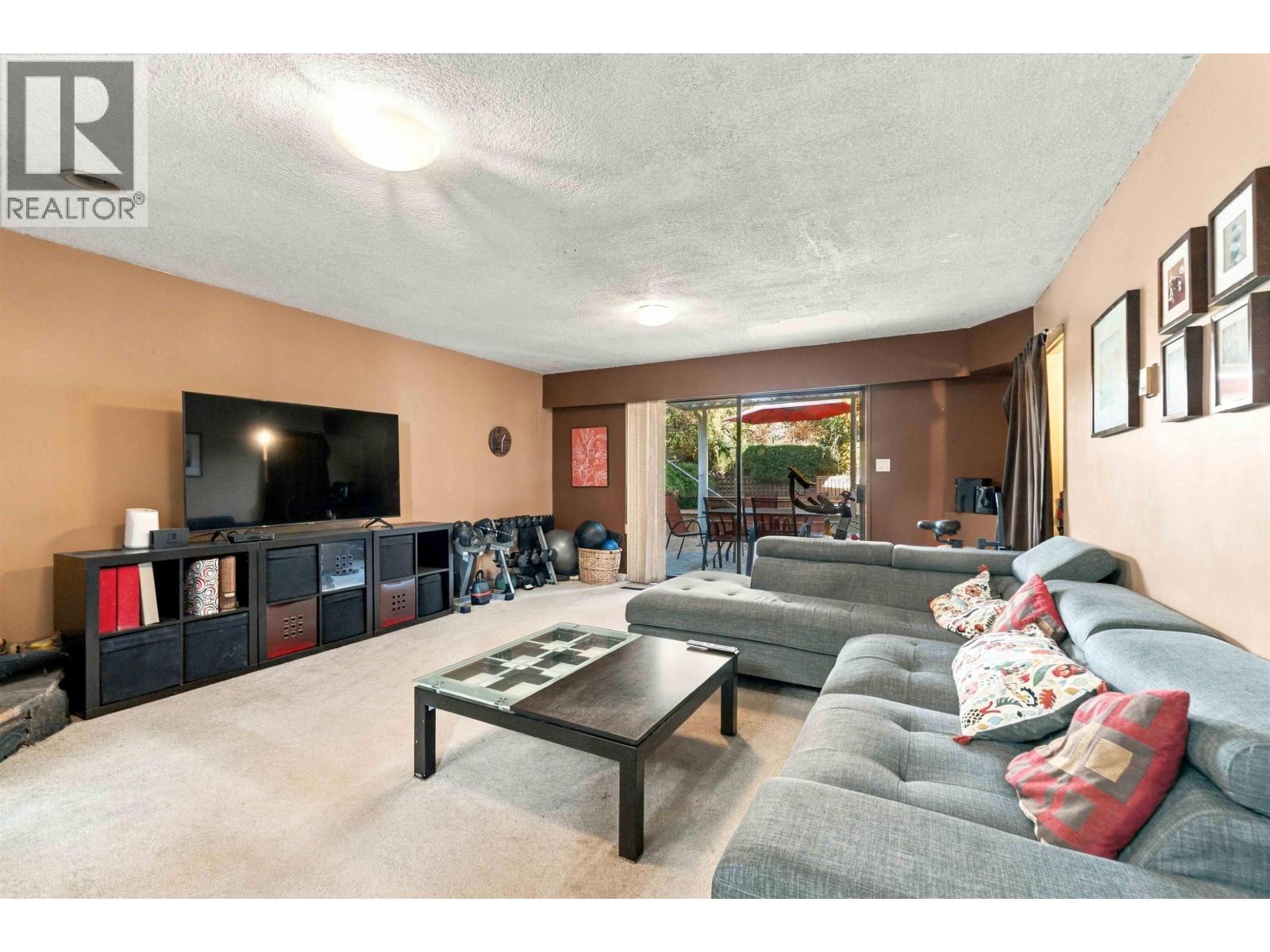 318 Mariner Way Property Photo 9