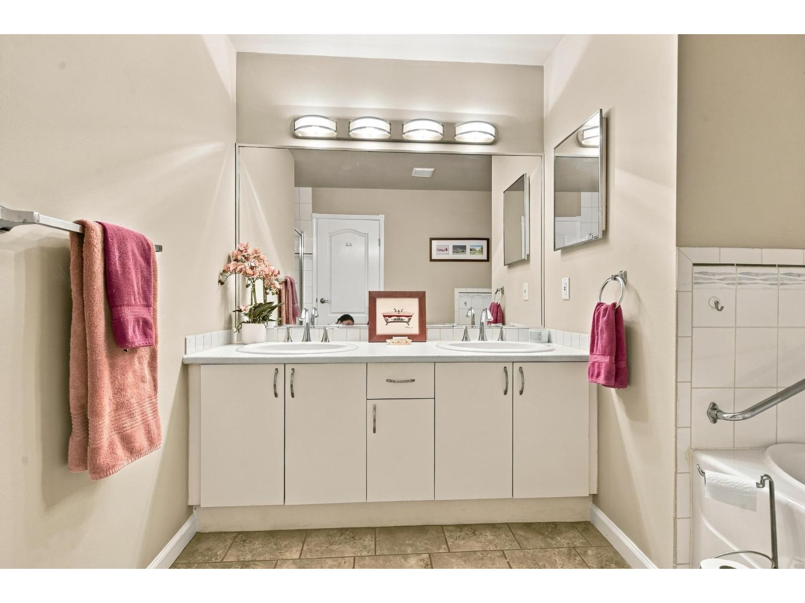 102 20655 88 Avenue Property Photo 2