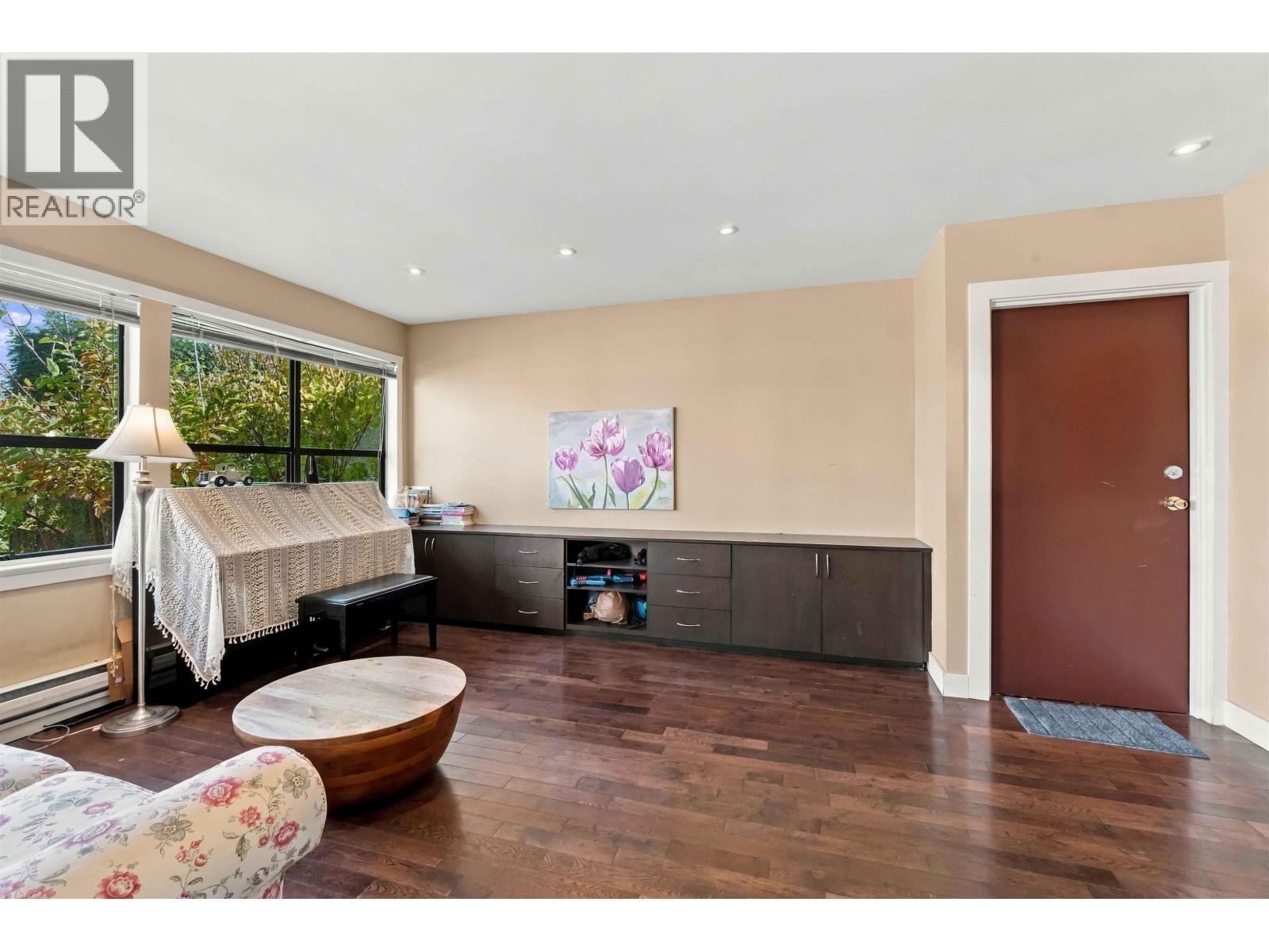 3628 Dunbar Street Property Photo 5