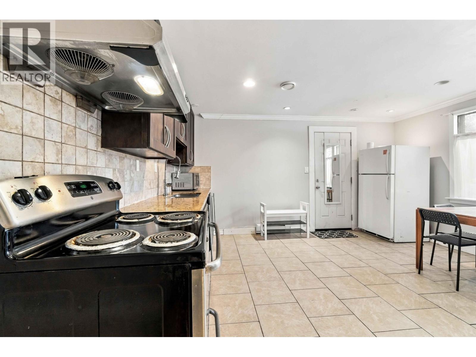 3628 Dunbar Street Property Photo 10