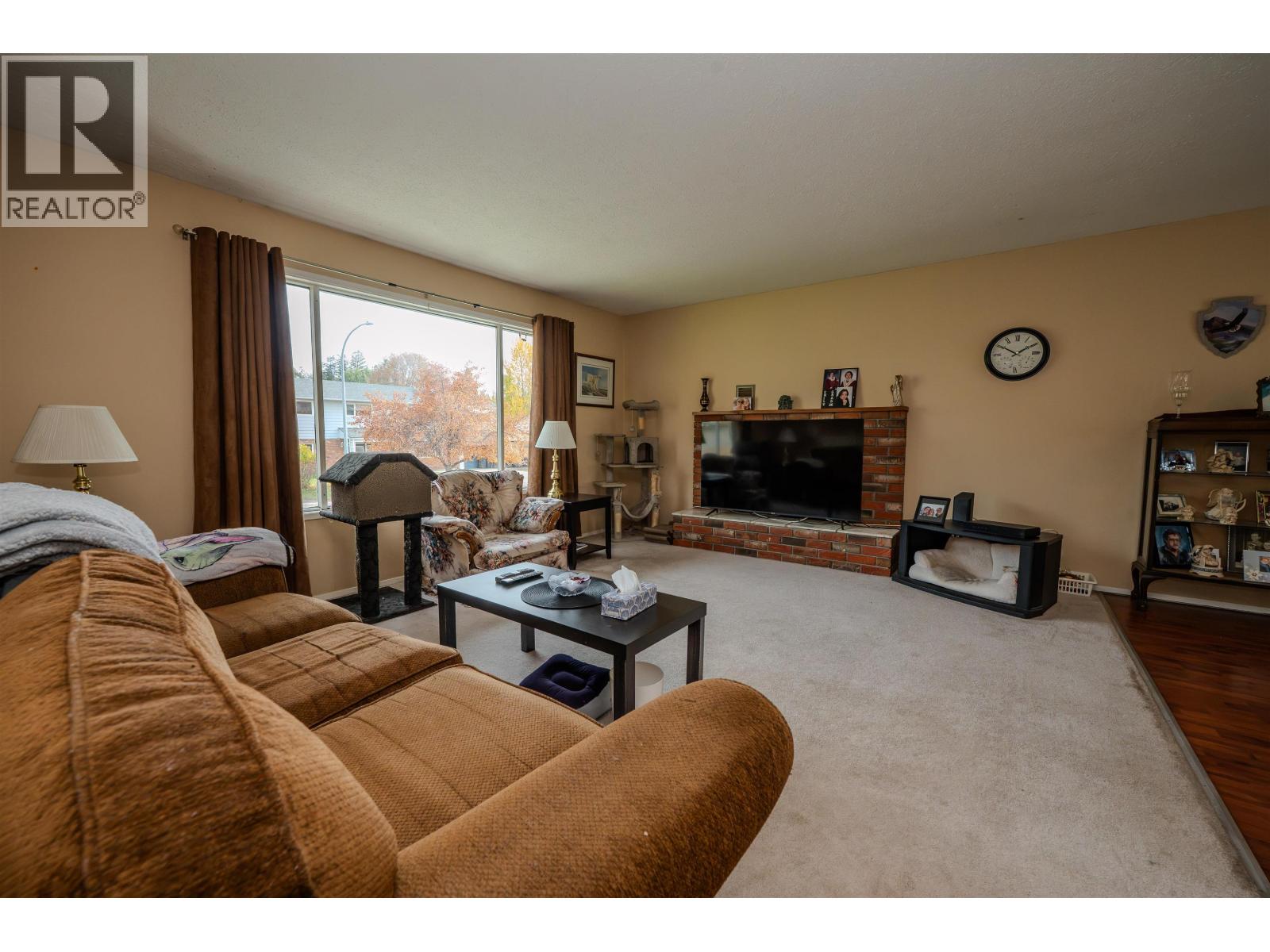 335 Dodwell Street Property Photo 4