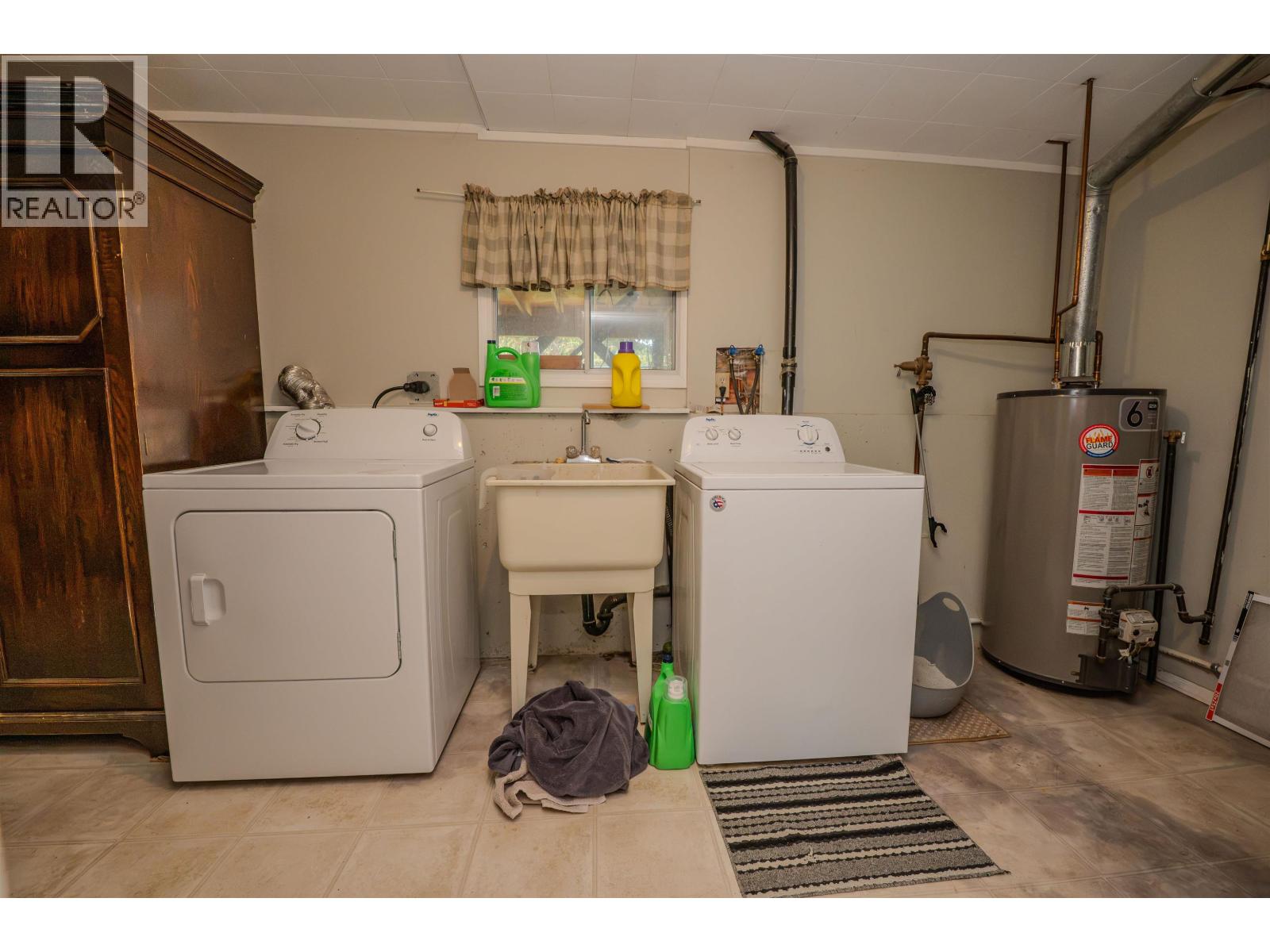 335 Dodwell Street Property Photo 18