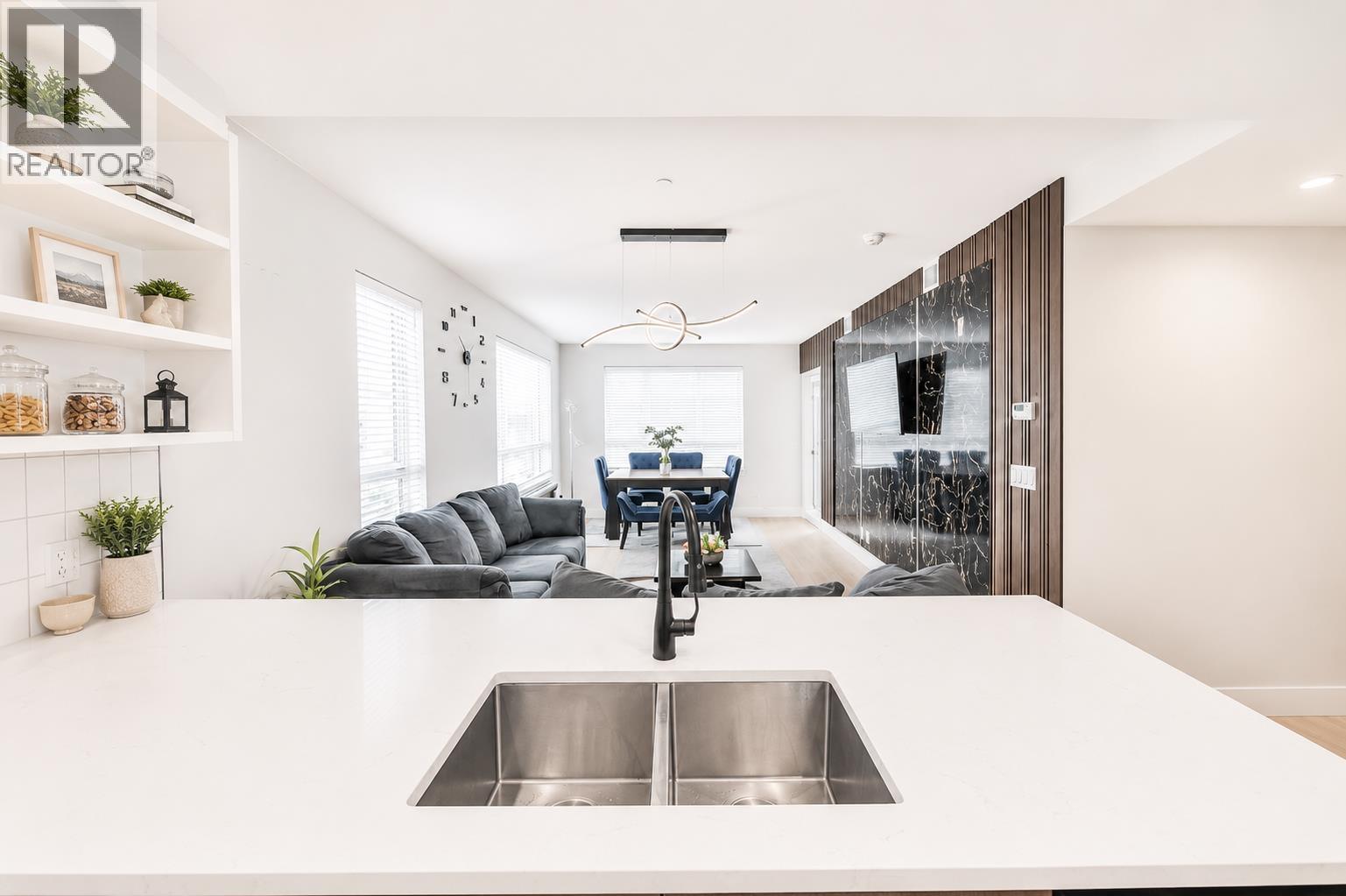 308 22265 Dewdney Trunk Road Property Photo 3