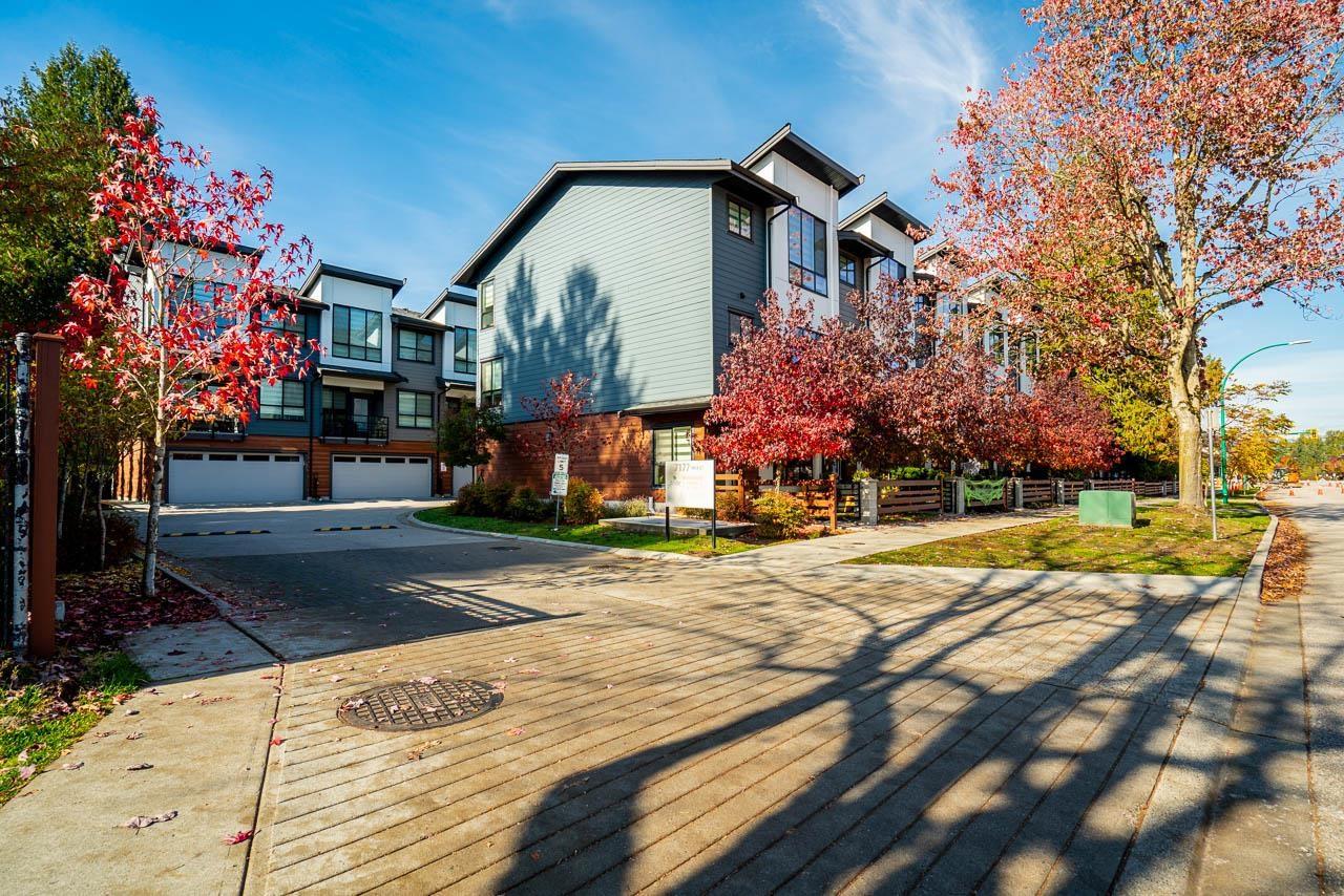 14 7177 194a Street Property Photo 3