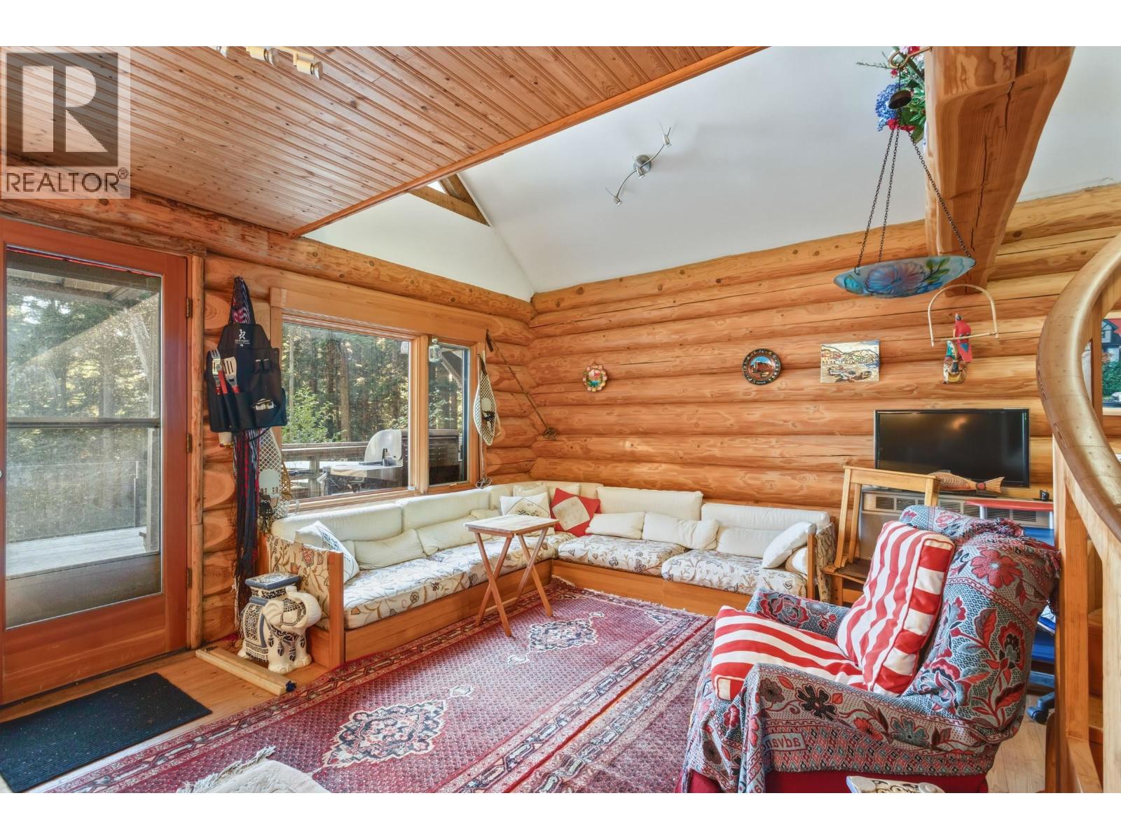 1c Hollyburn Ridge Property Photo 8