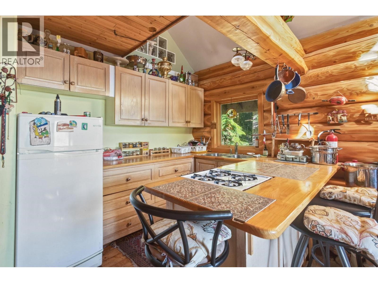 1c Hollyburn Ridge Property Photo 9