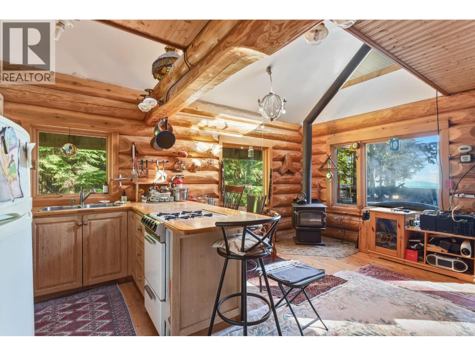 1c Hollyburn Ridge Property Photo 10