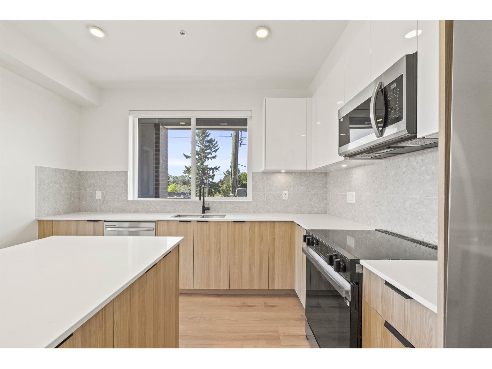 401 20769 Fraser Highway Property Photo 6