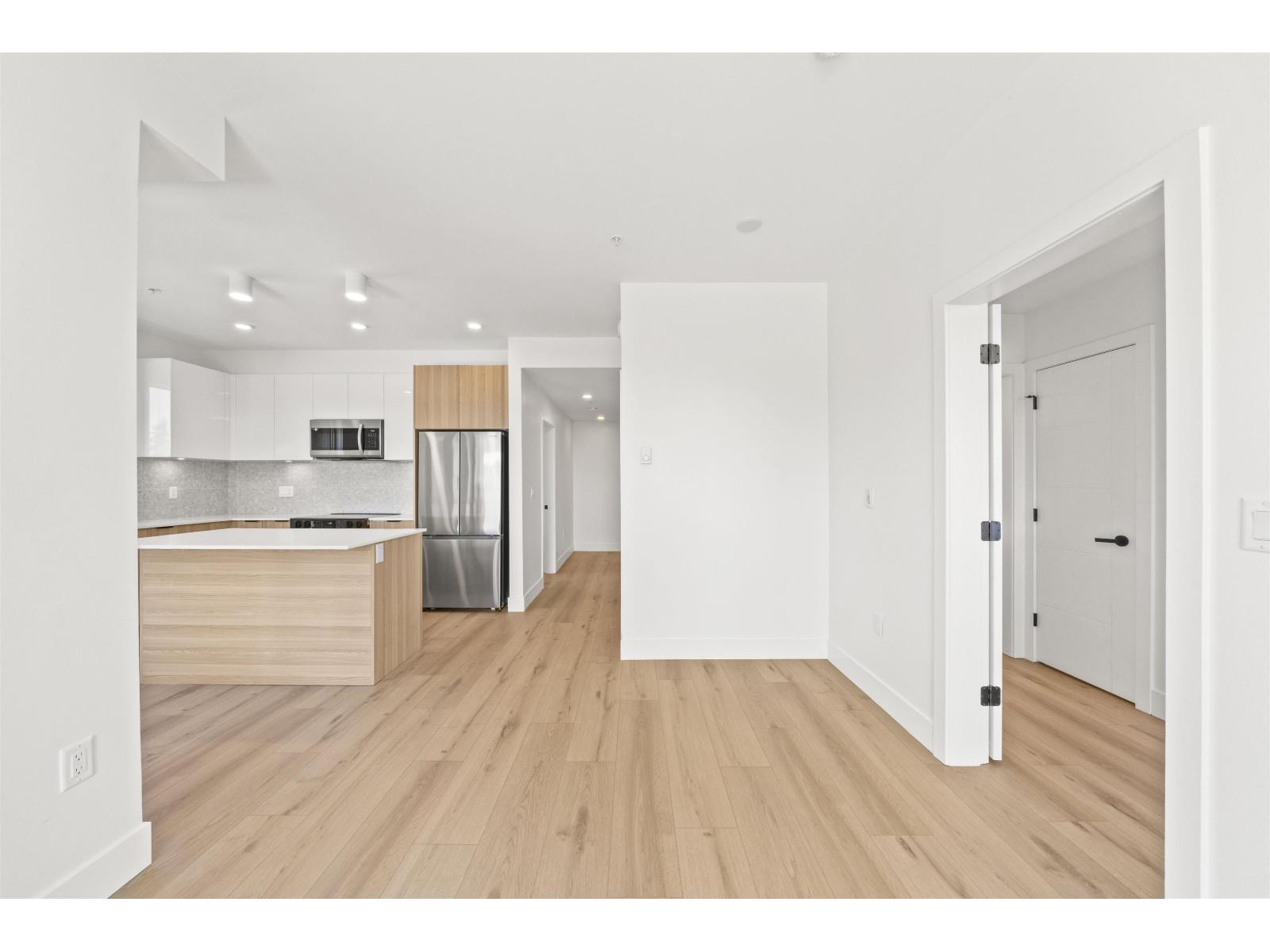 401 20769 Fraser Highway Property Photo 8