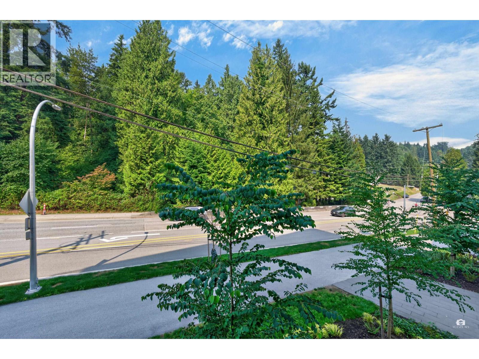 106 2002 St. George Street Property Photo 37