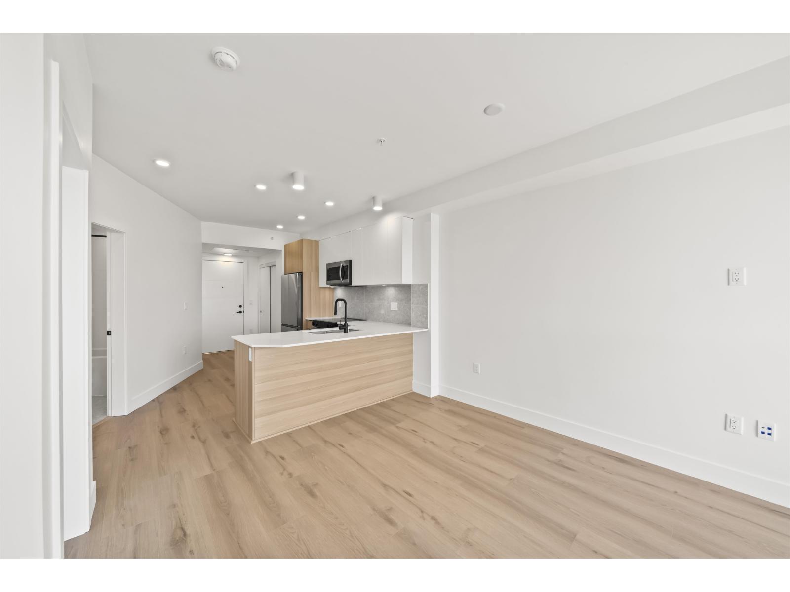 627 20769 Fraser Highway Property Photo 3