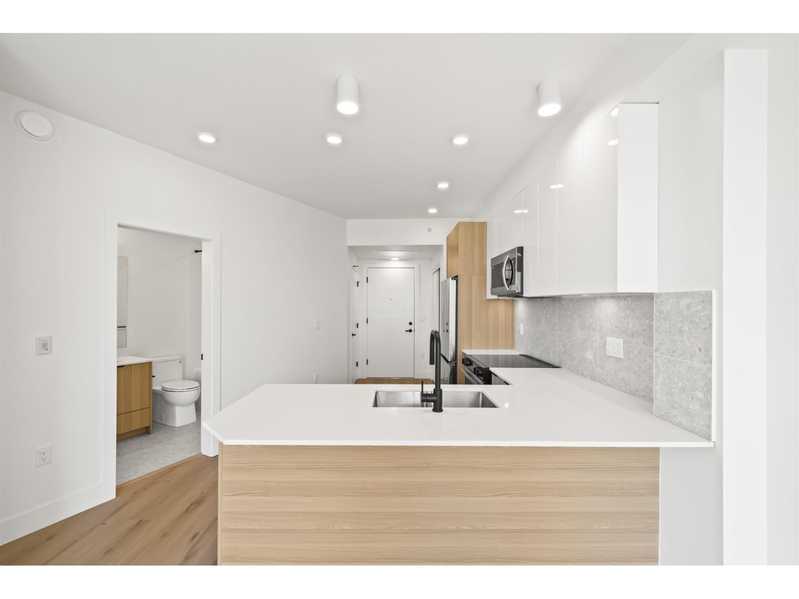 627 20769 Fraser Highway Property Photo 7