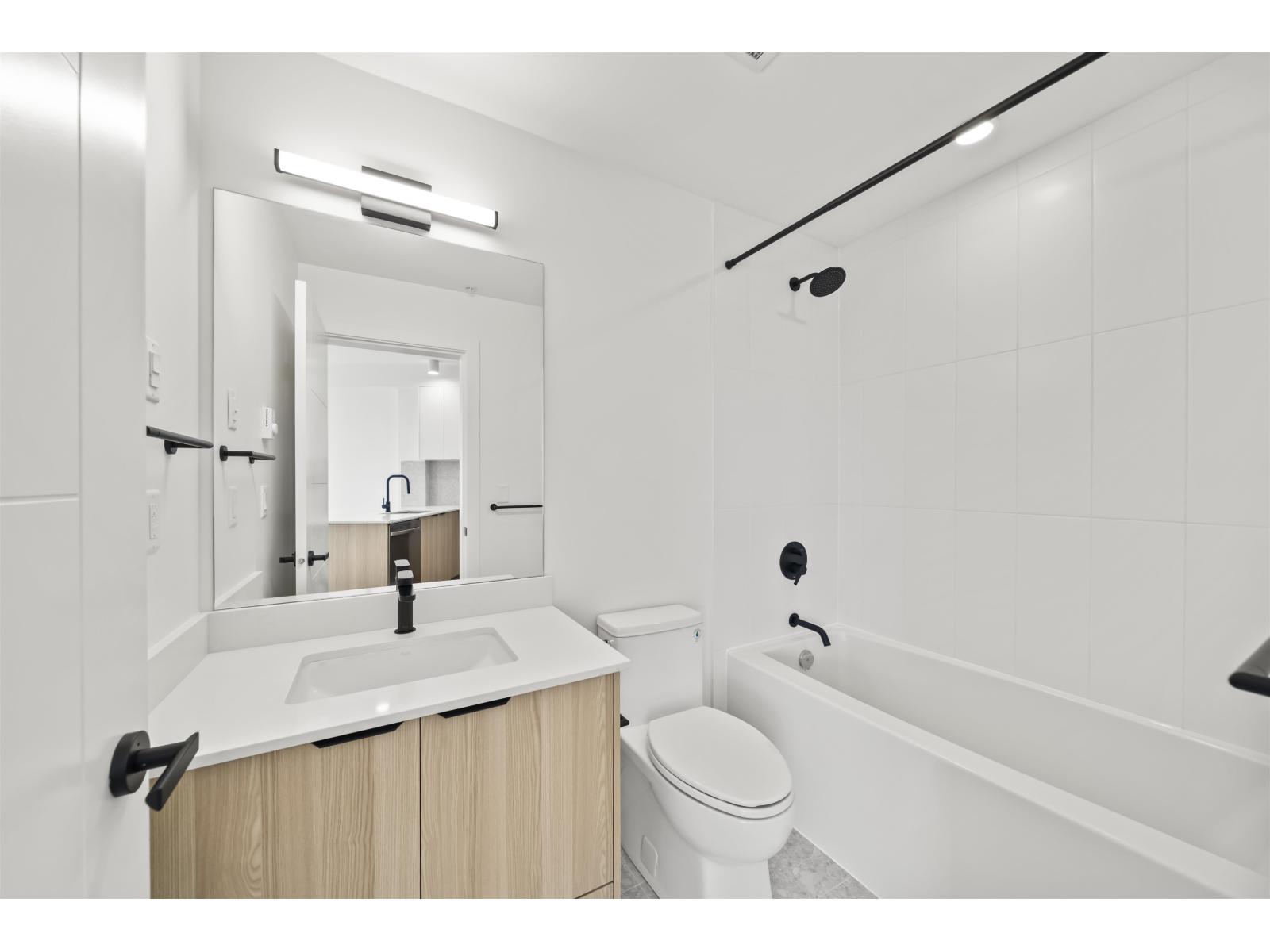627 20769 Fraser Highway Property Photo 8