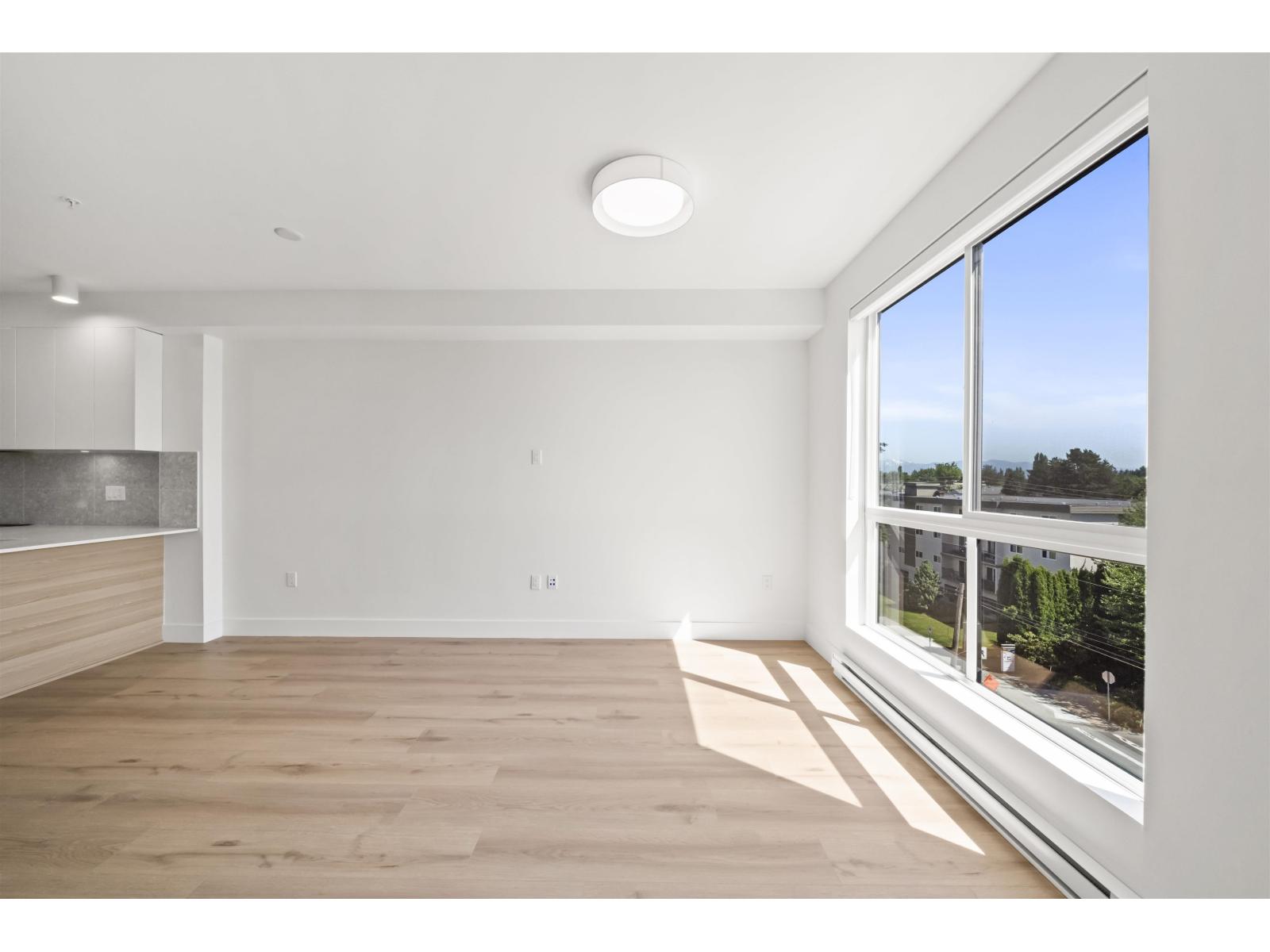 627 20769 Fraser Highway Property Photo 12
