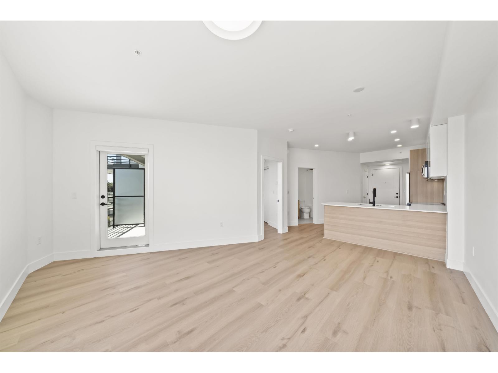 627 20769 Fraser Highway Property Photo 14