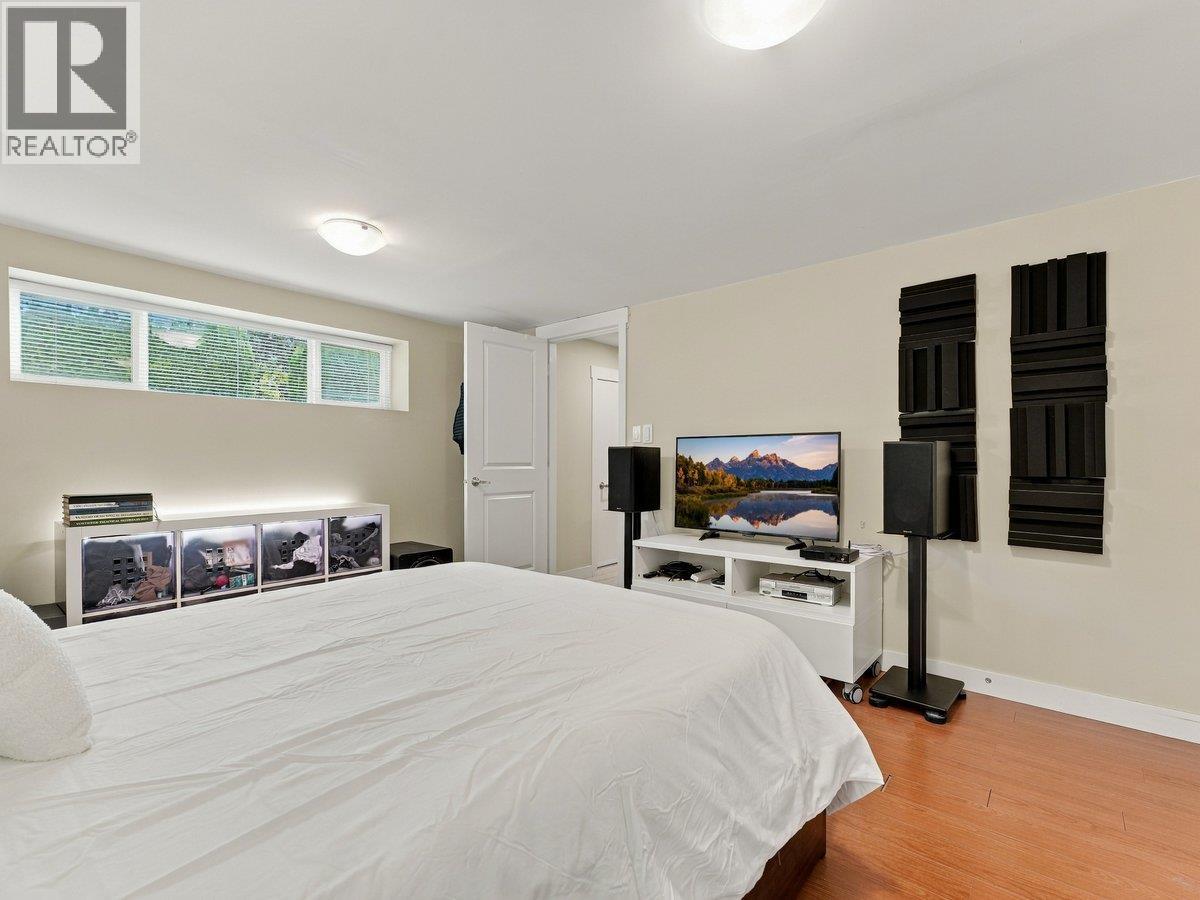 3951 Slocan Street Property Photo 20
