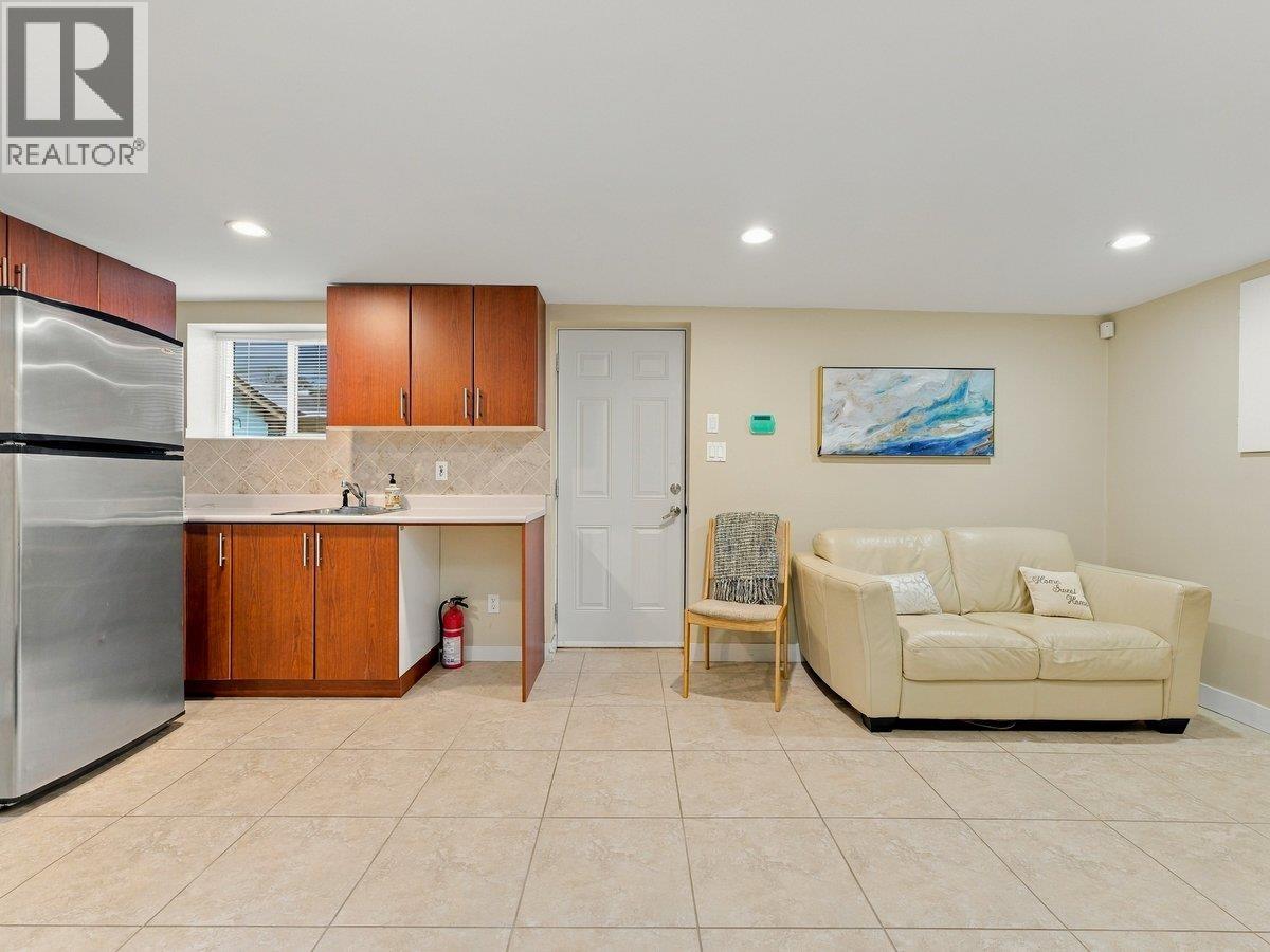 3951 Slocan Street Property Photo 24
