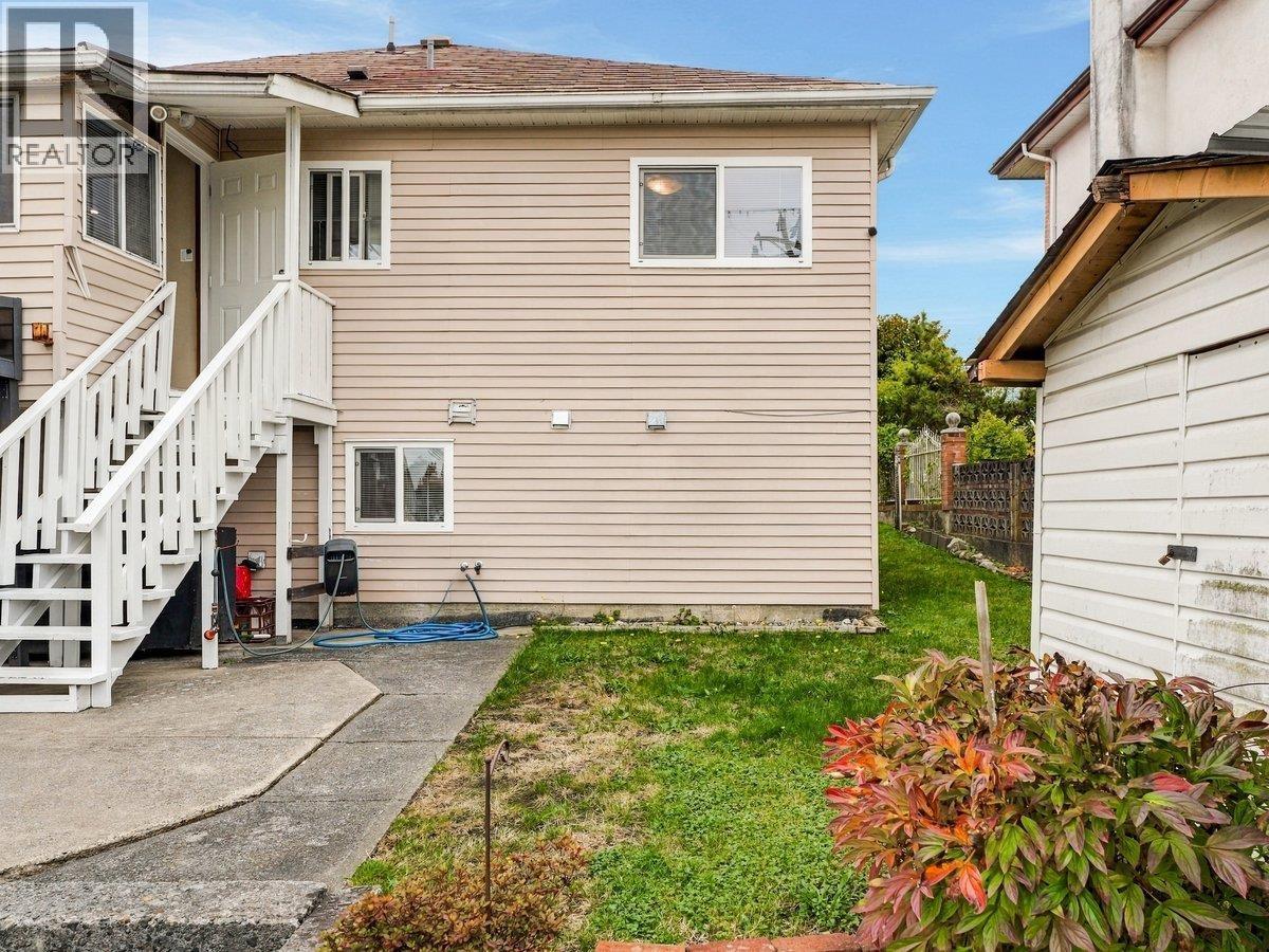 3951 Slocan Street Property Photo 28