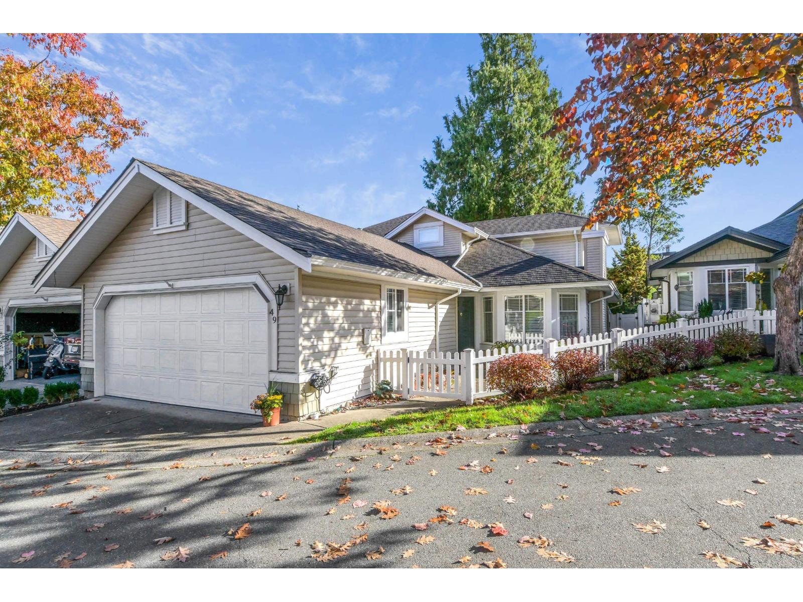 49 6488 168 Street Property Photo 2