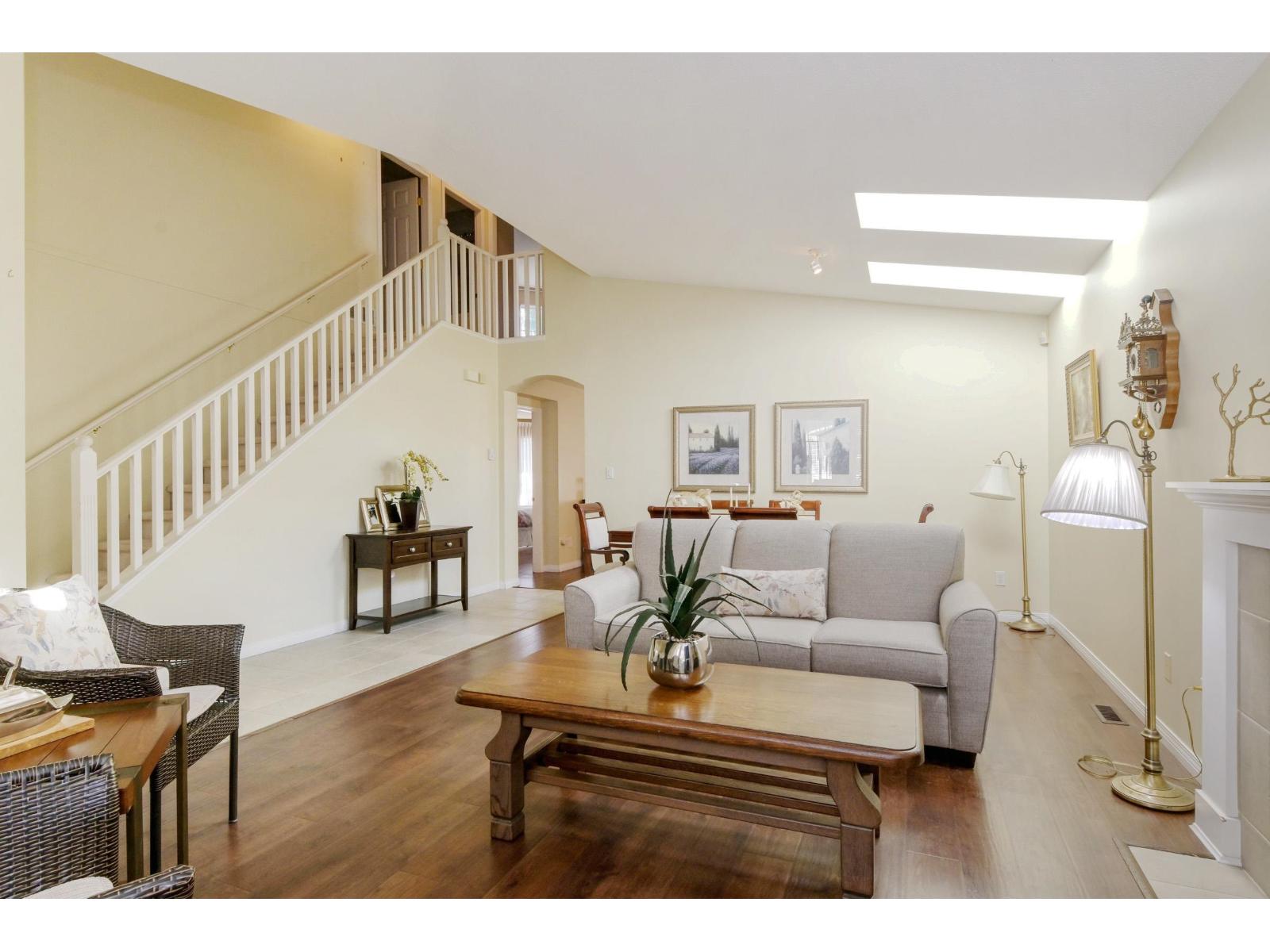 49 6488 168 Street Property Photo 6