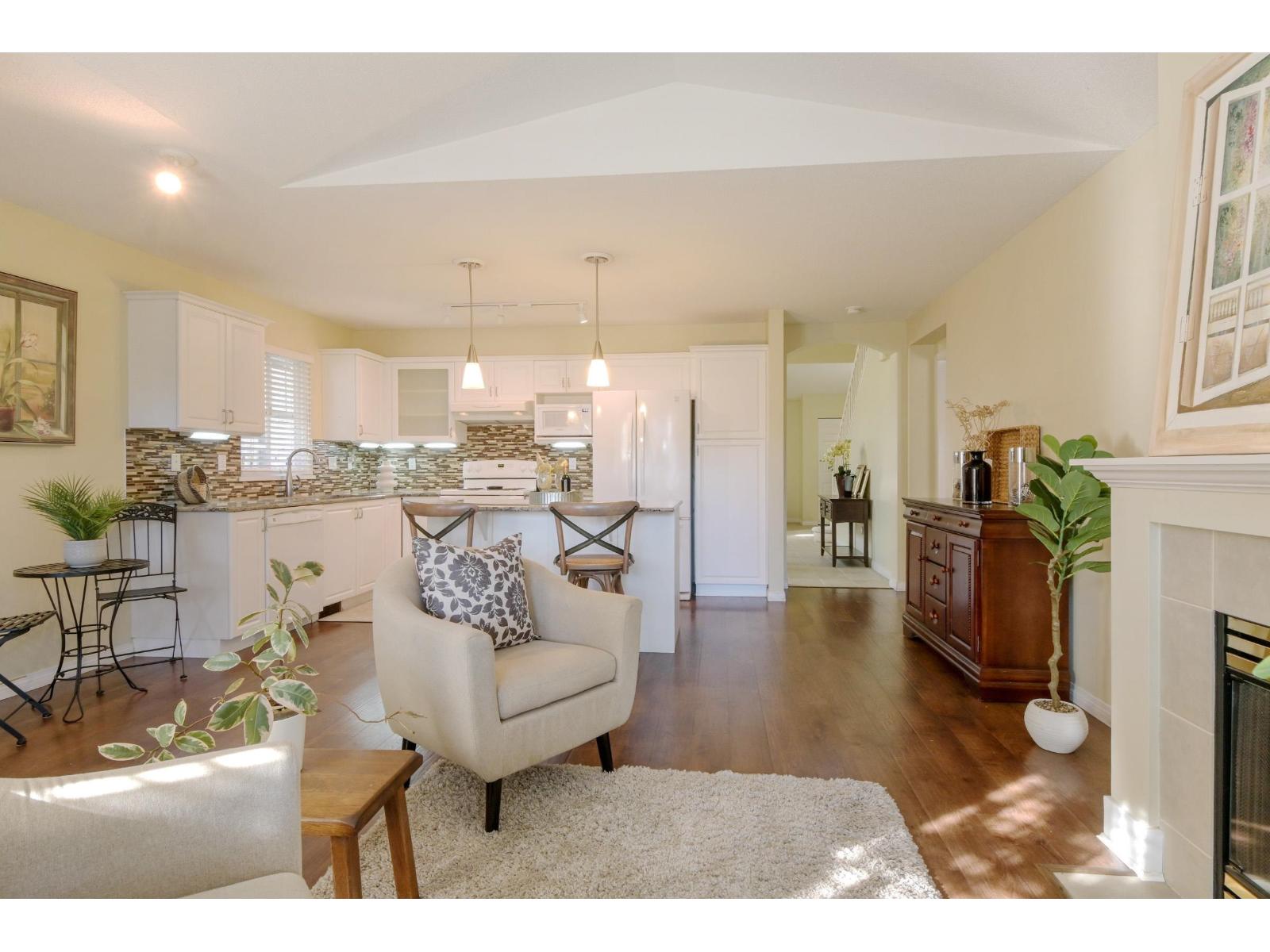 49 6488 168 Street Property Photo 15