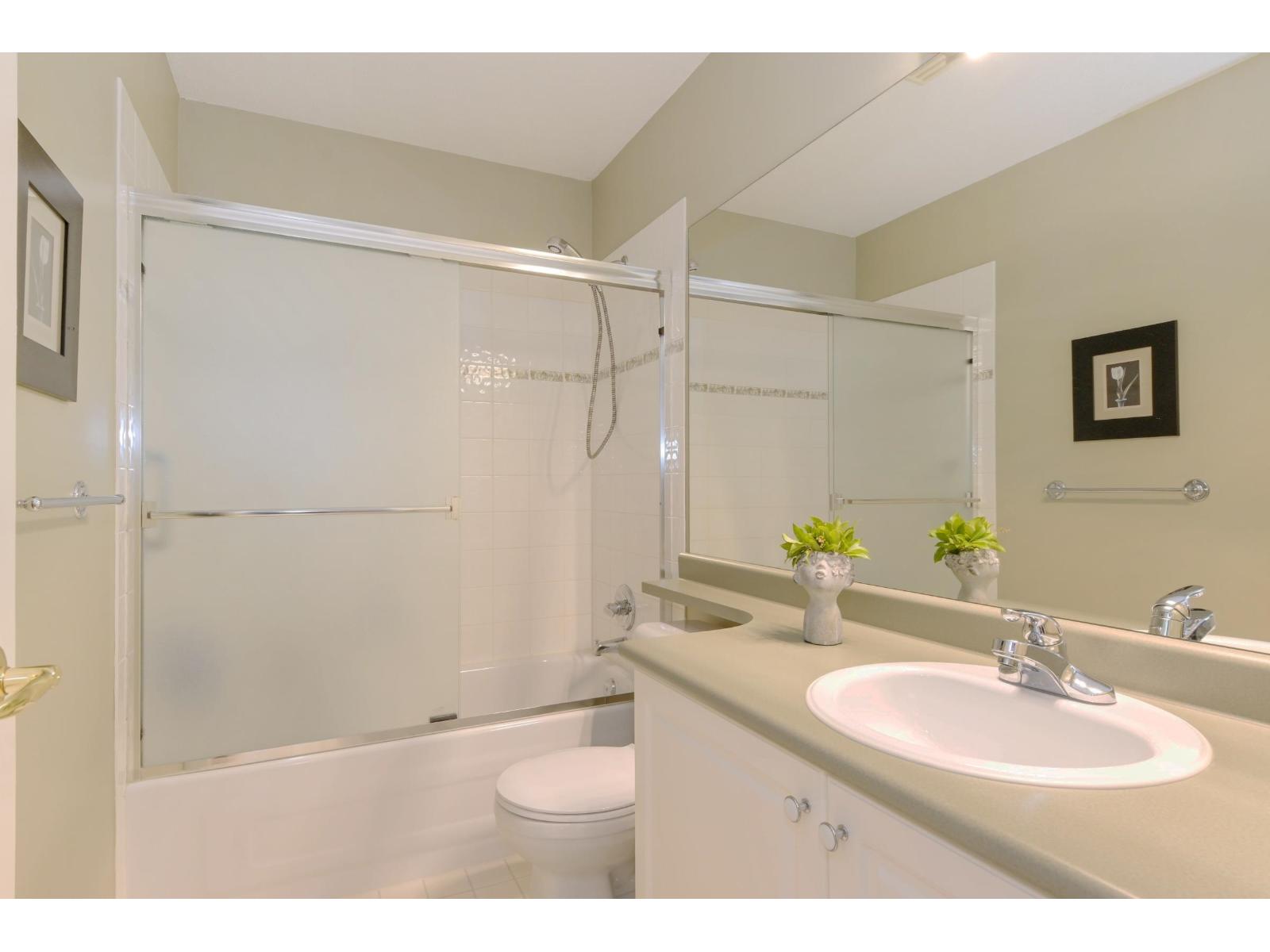 49 6488 168 Street Property Photo 25