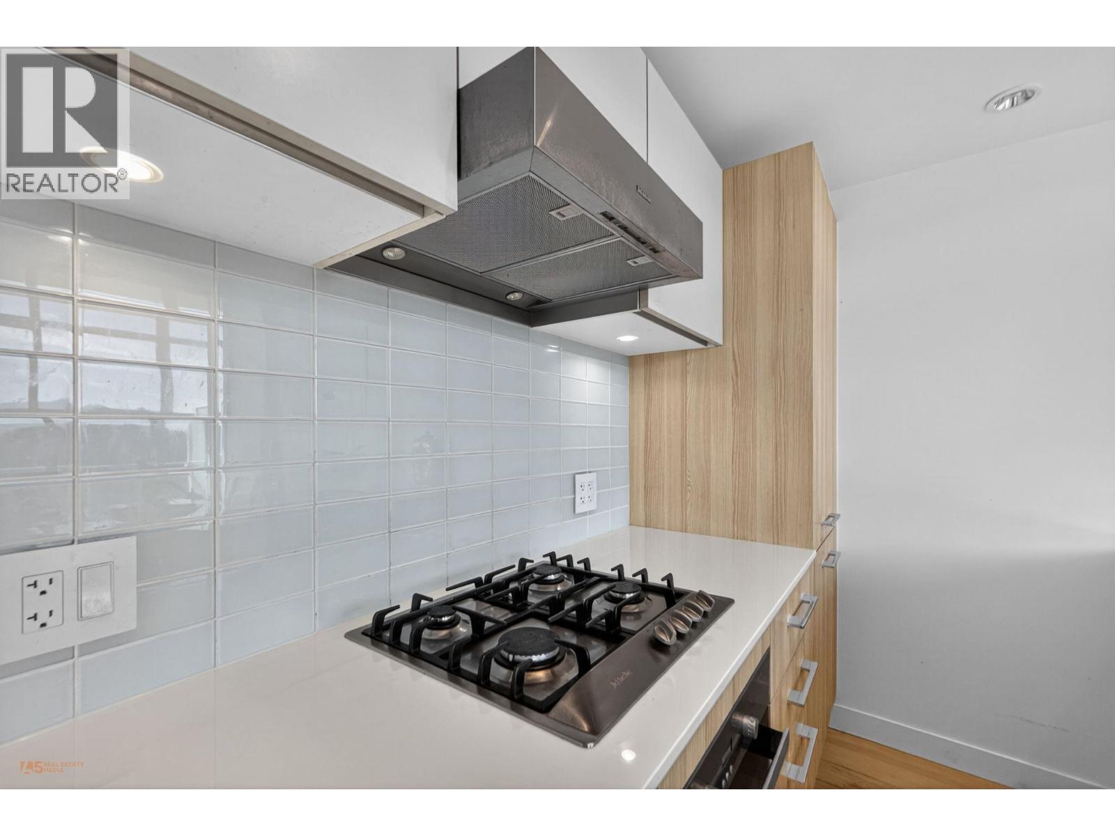 312 2220 Kingsway Property Photo 4