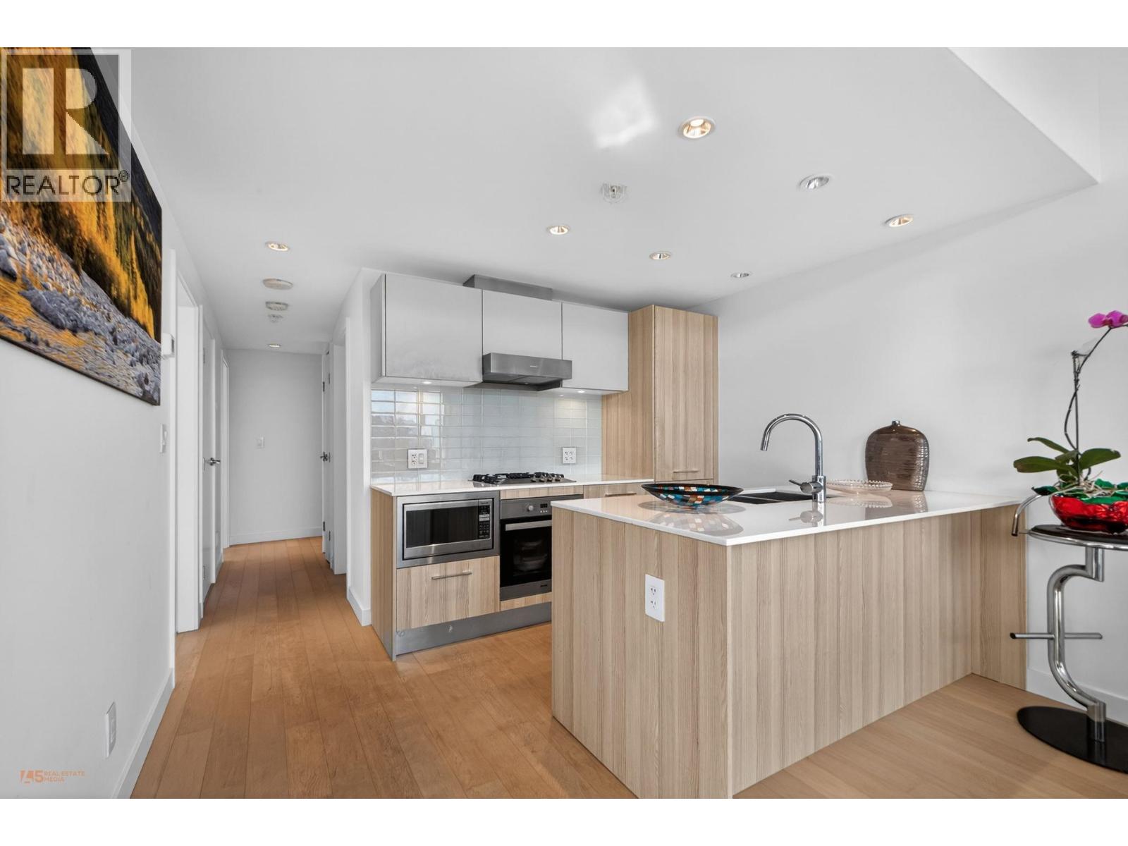 312 2220 Kingsway Property Photo 5