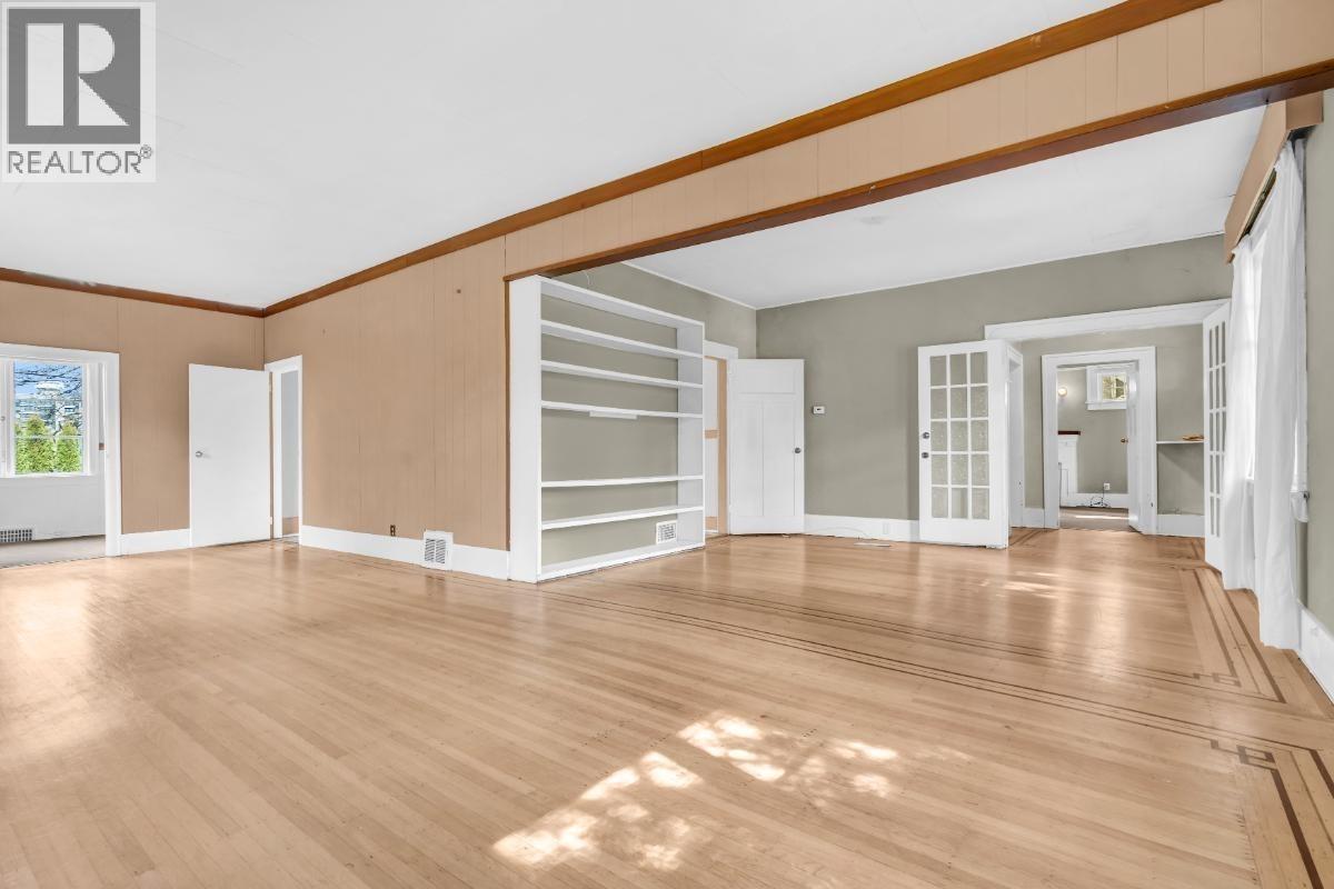 1775 Cedar Crescent Property Photo 3