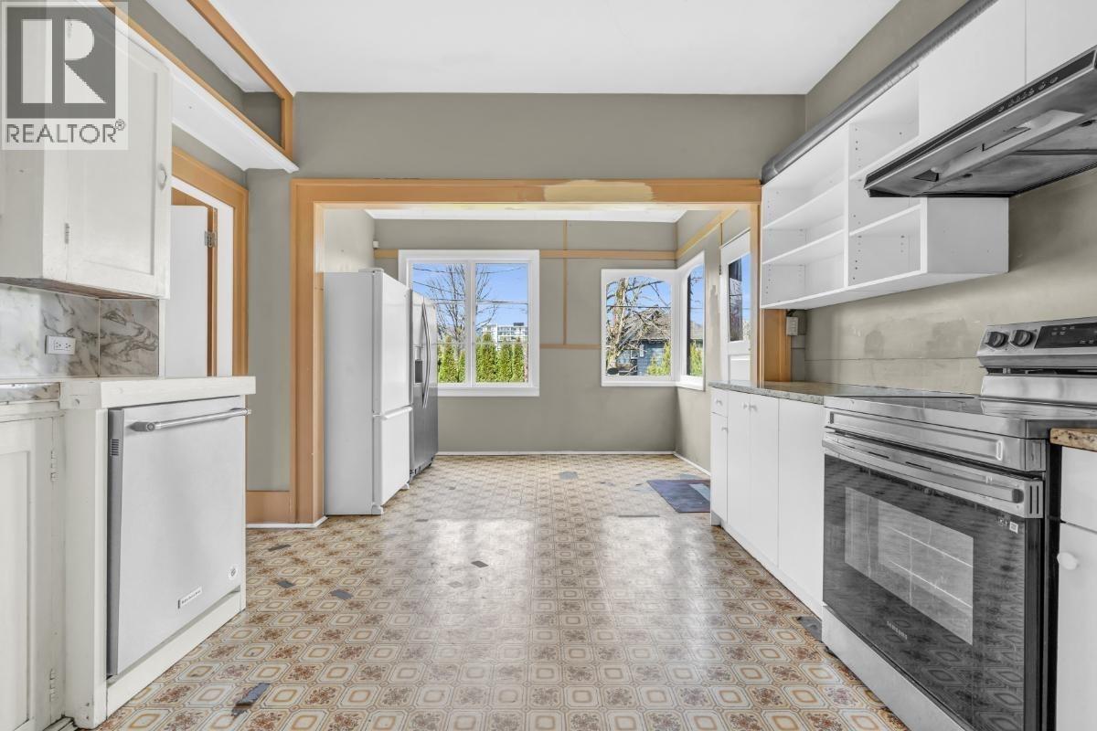 1775 Cedar Crescent Property Photo 6