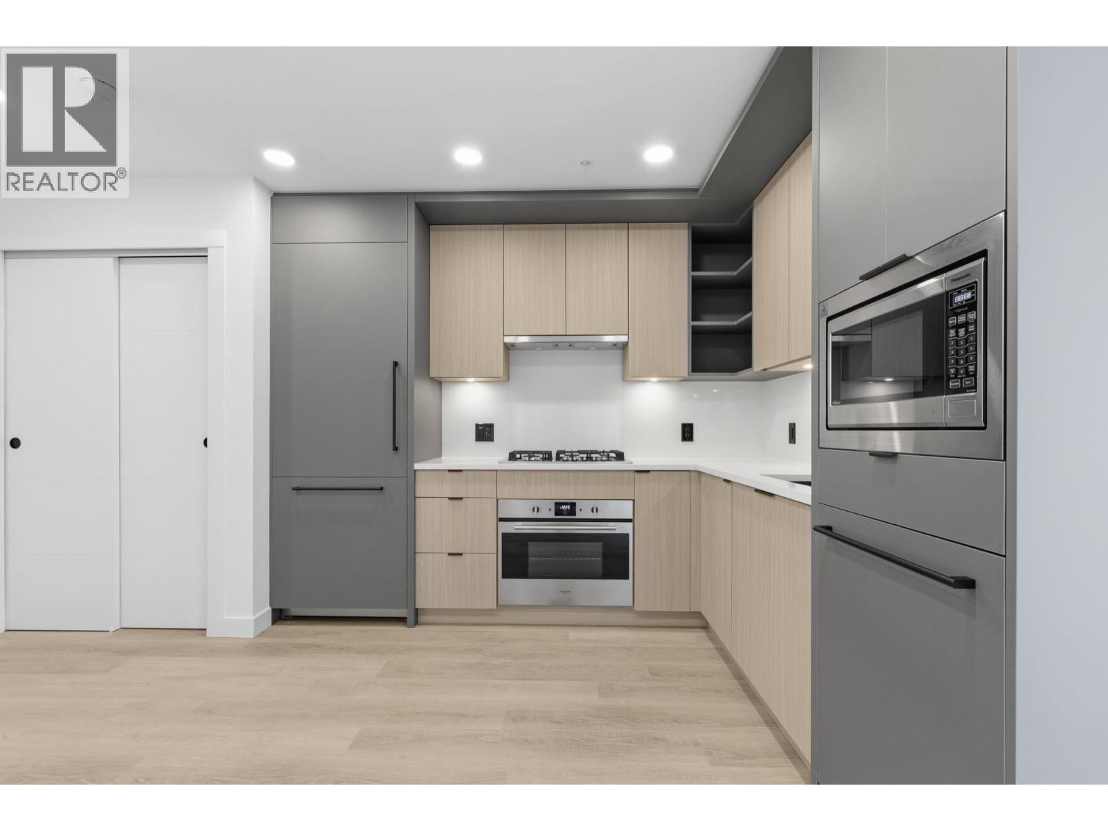 507 2268 E Broadway Property Photo 4