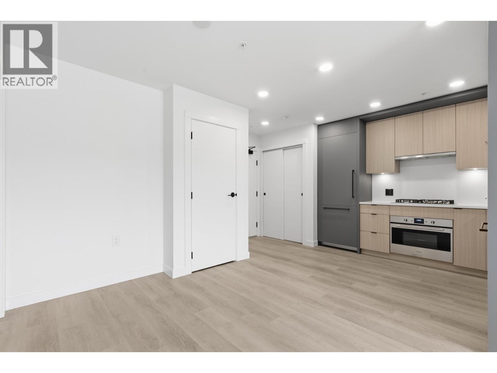 507 2268 E Broadway Property Photo 8