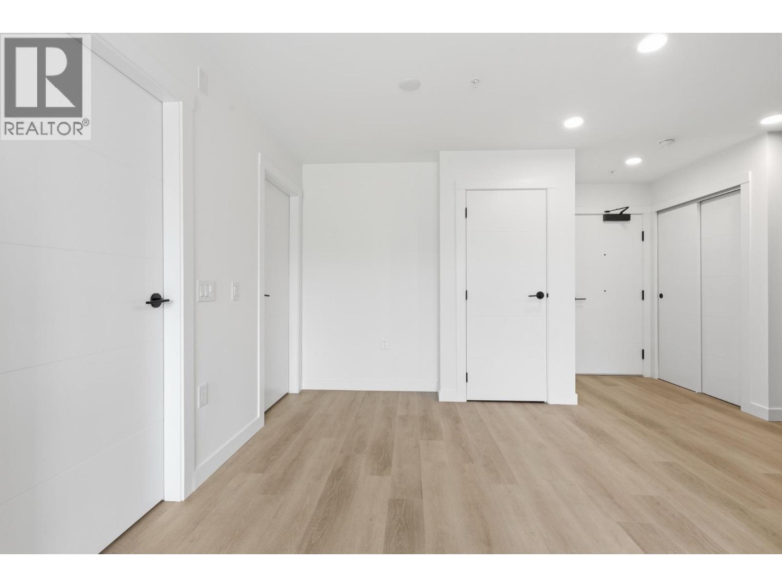 507 2268 E Broadway Property Photo 9