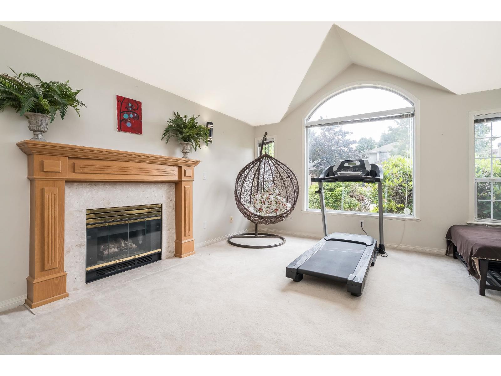 17163 102 Avenue Property Photo 6