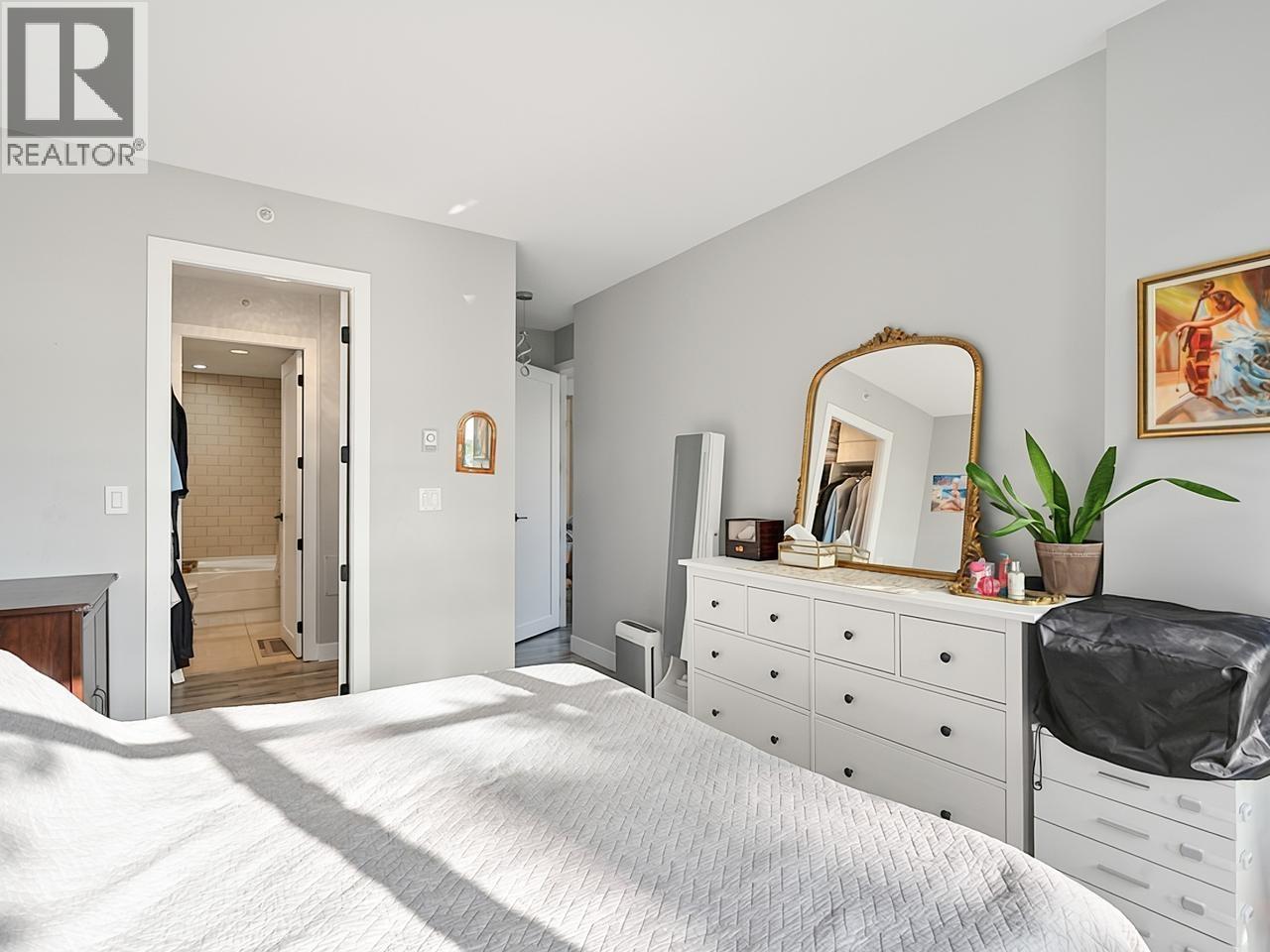 401 9300 University Crescent Property Photo 14