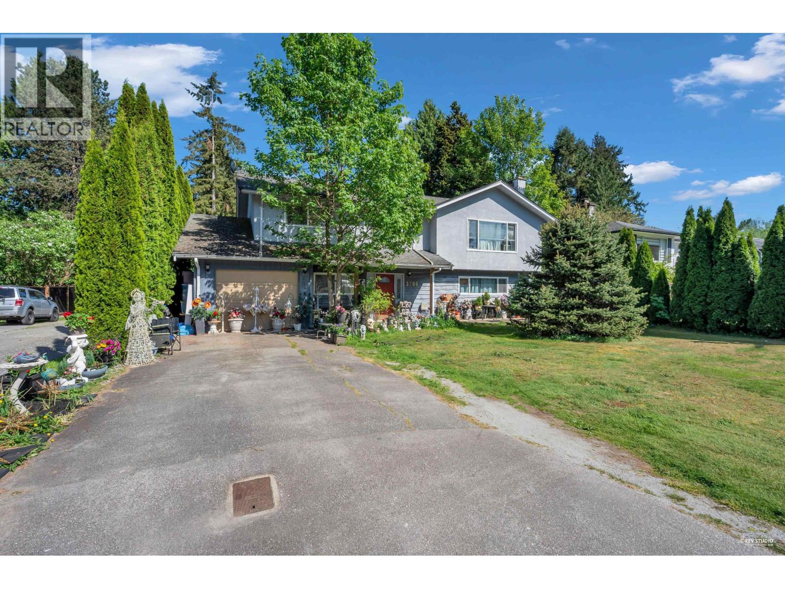 3786 Killarney Street Property Photo 2