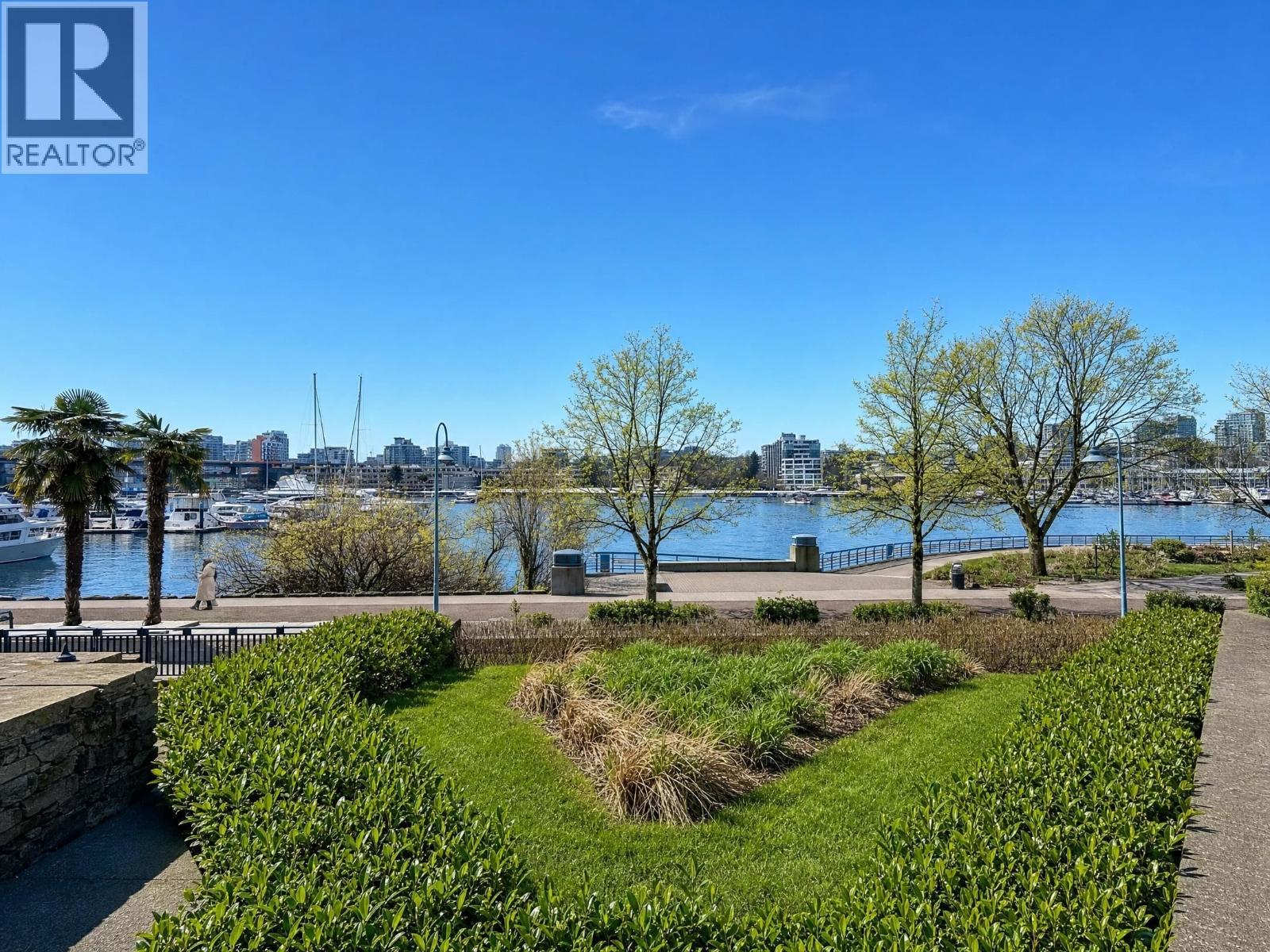 302 1228 Marinaside Crescent Property Photo 28