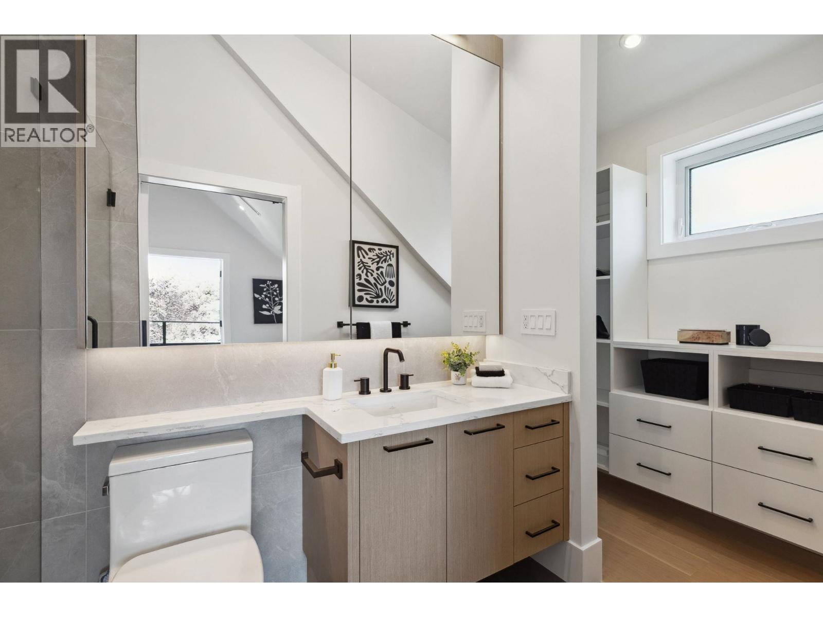#1 2244 E 11th Avenue Property Photo 29
