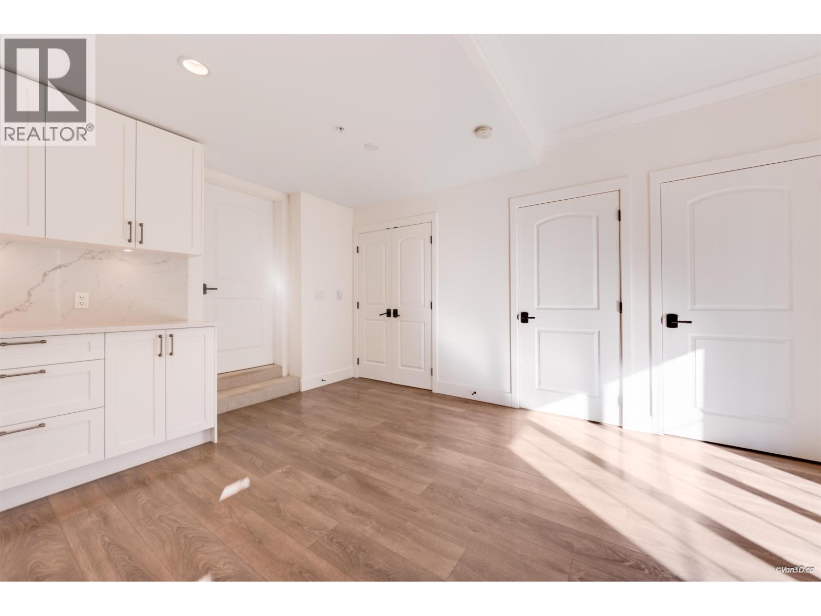 469 W 63 Avenue Property Photo 15