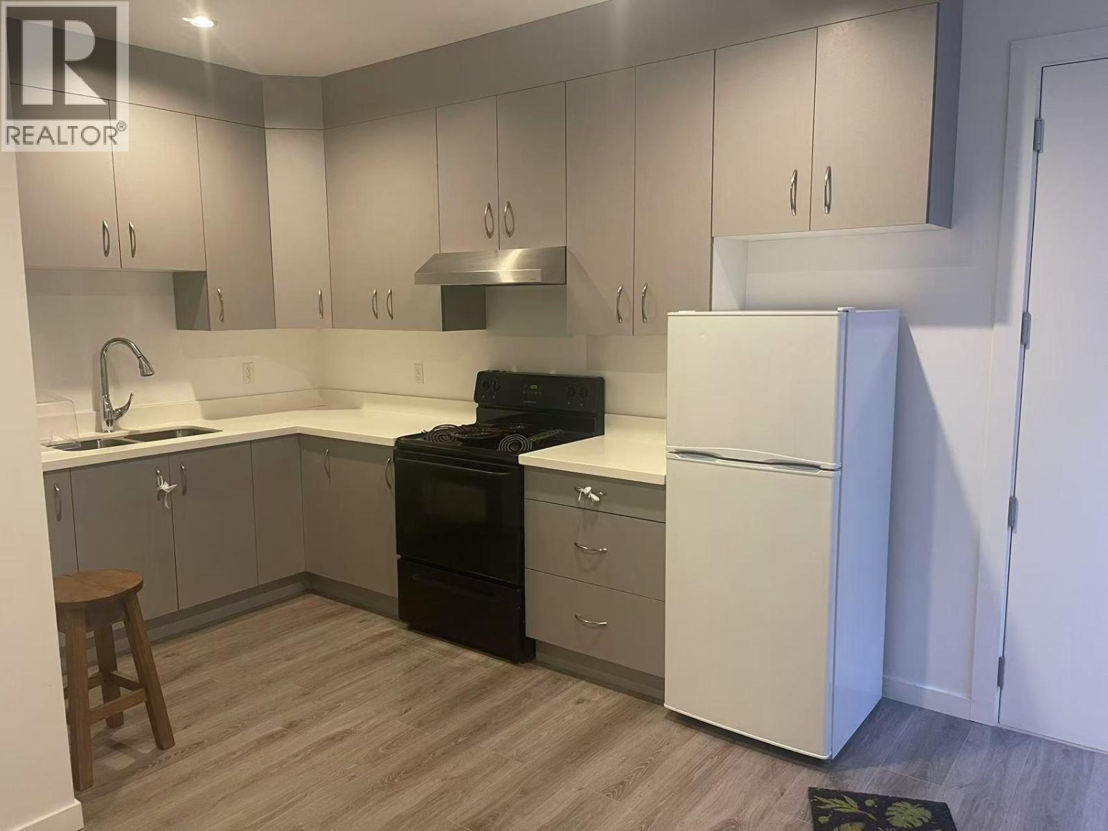 1 Bed Suite 5349 Patrick Street Property Photo 4