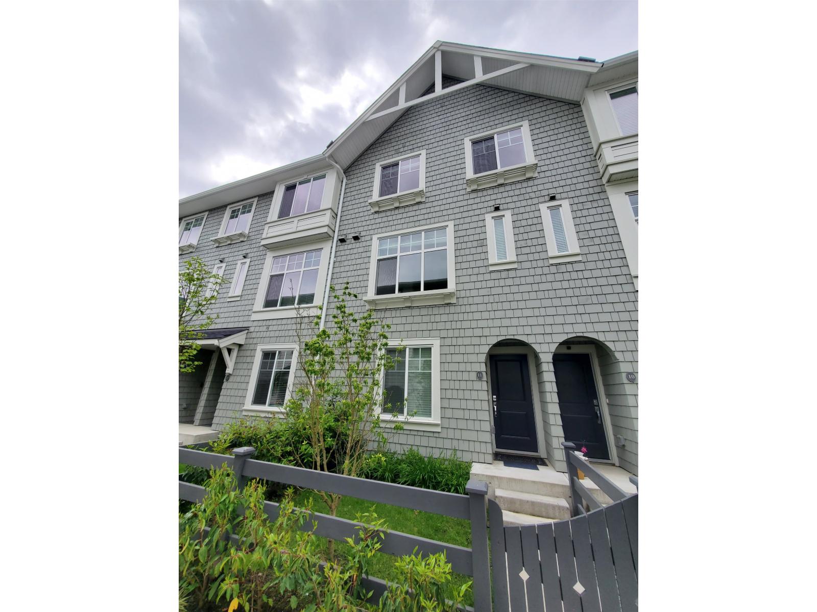 11 15850 85 Avenue Property Photo 1