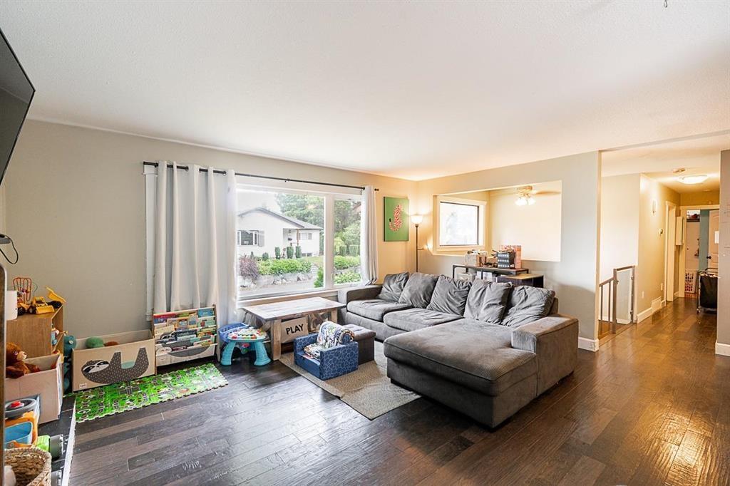 2224 Mouldstade Road Property Photo 6